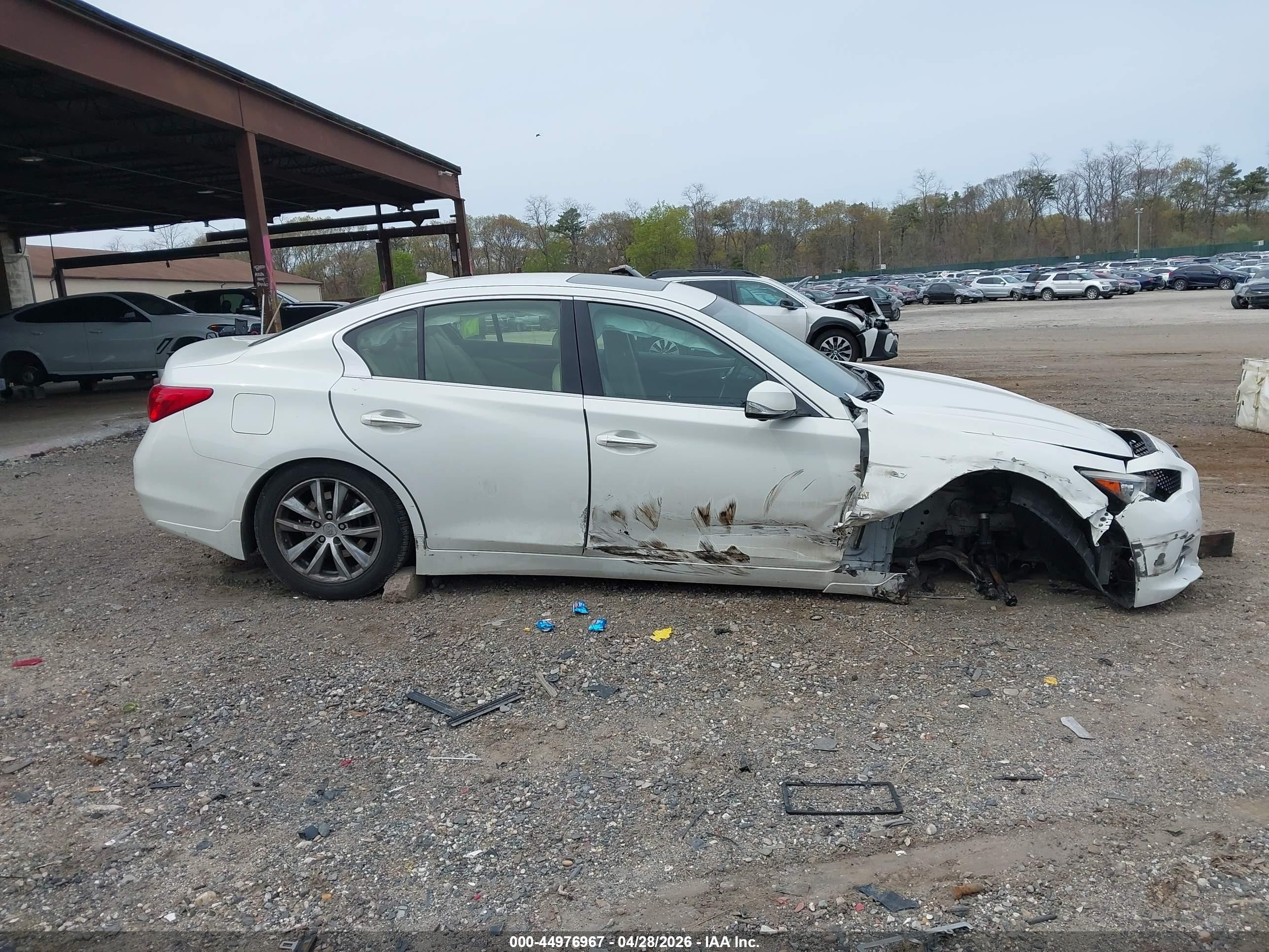 2015 Infiniti Q50 Premium White vin: JN1BV7AR9FM397521