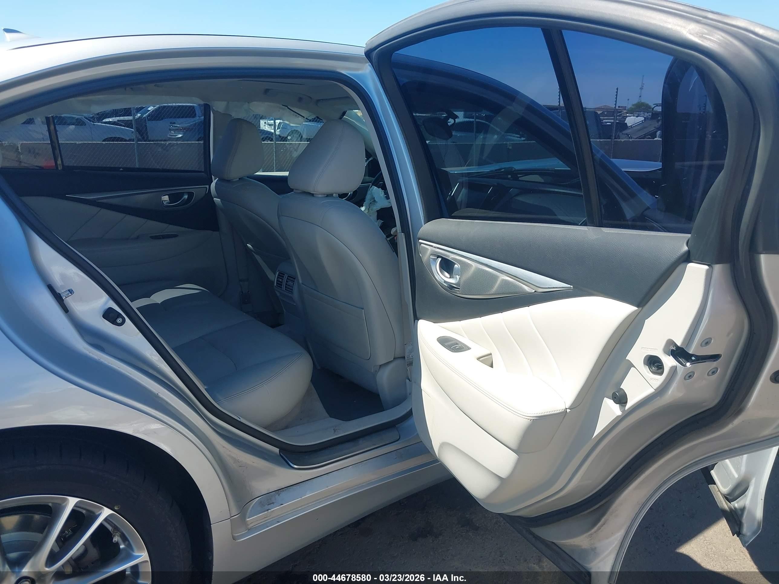 2015 Infiniti Q50 Premium Silver vin: JN1BV7AR9FM405231