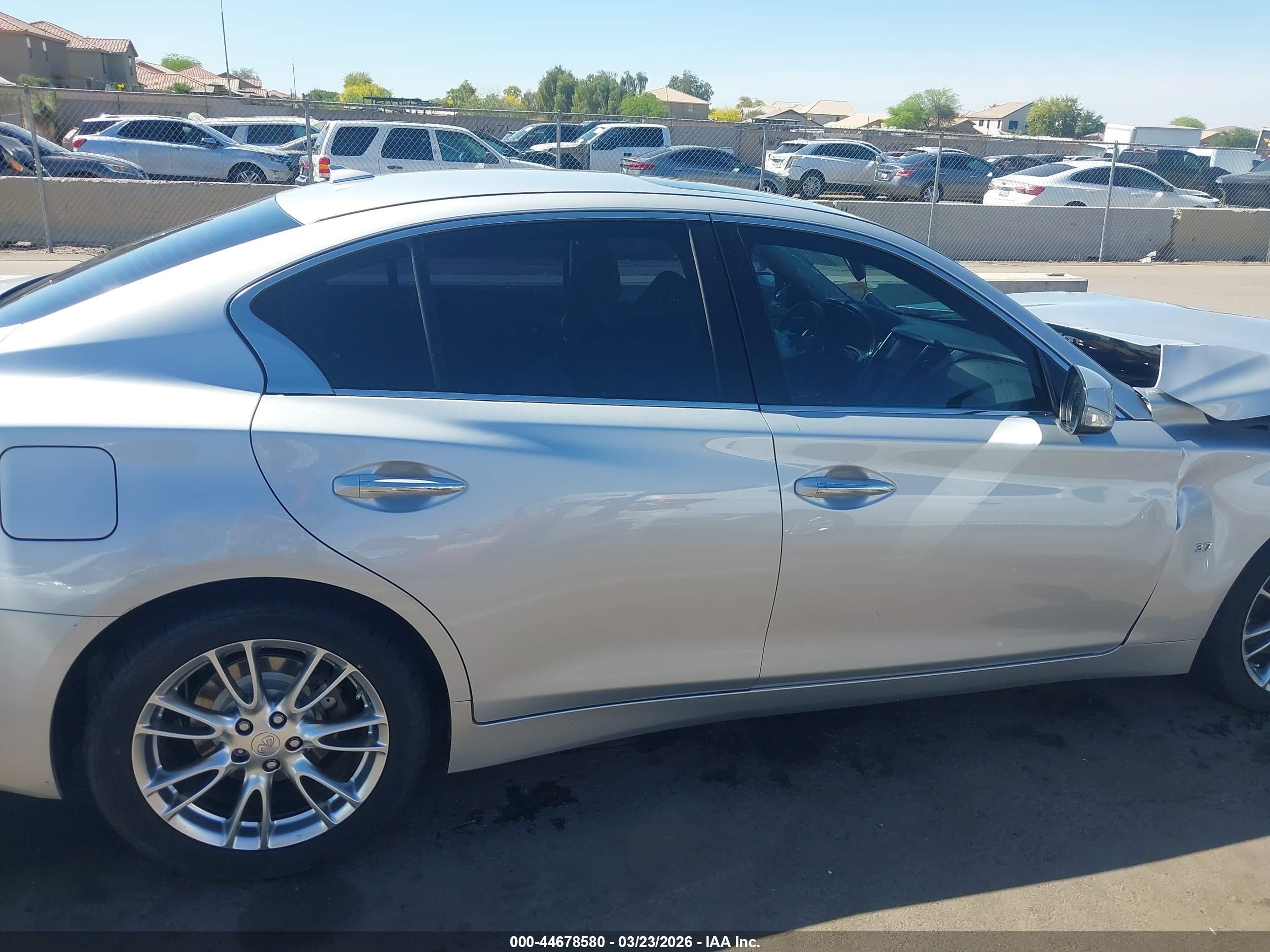 2015 Infiniti Q50 Premium Silver vin: JN1BV7AR9FM405231