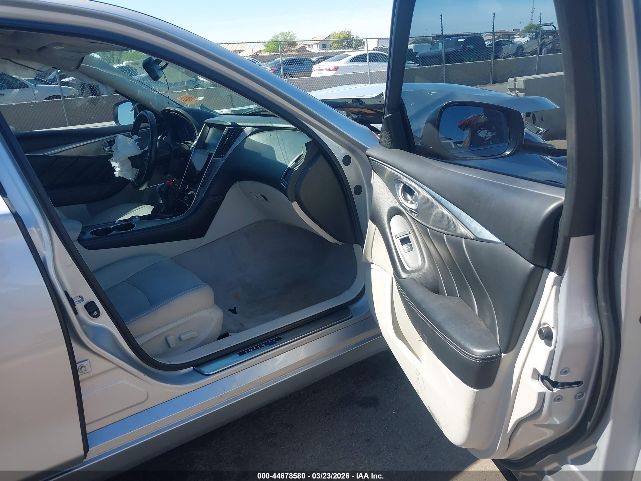 2015 Infiniti Q50 Premium Silver vin: JN1BV7AR9FM405231