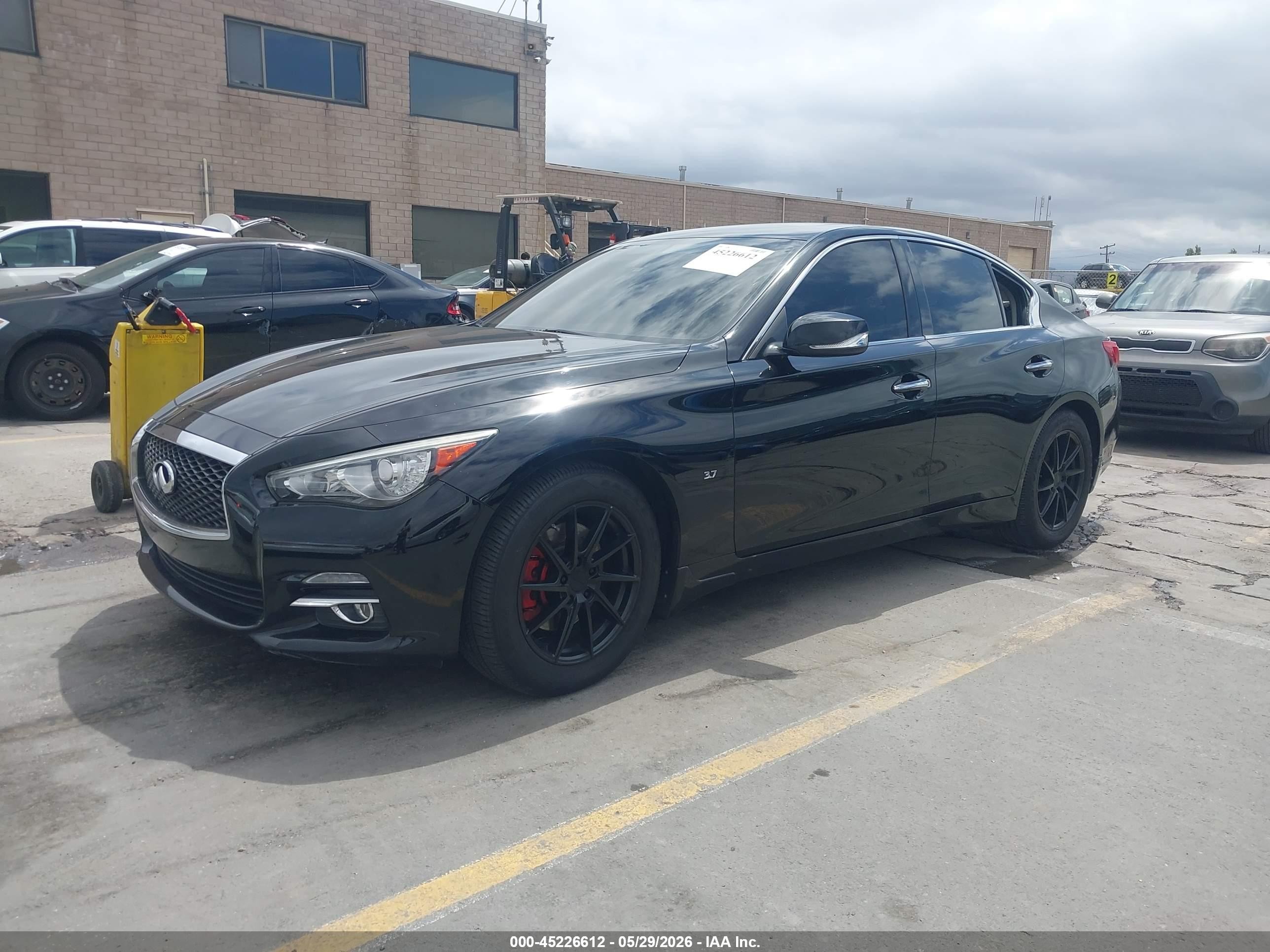 2015 Infiniti Q50 Premium Black vin: JN1BV7AR9FM407075