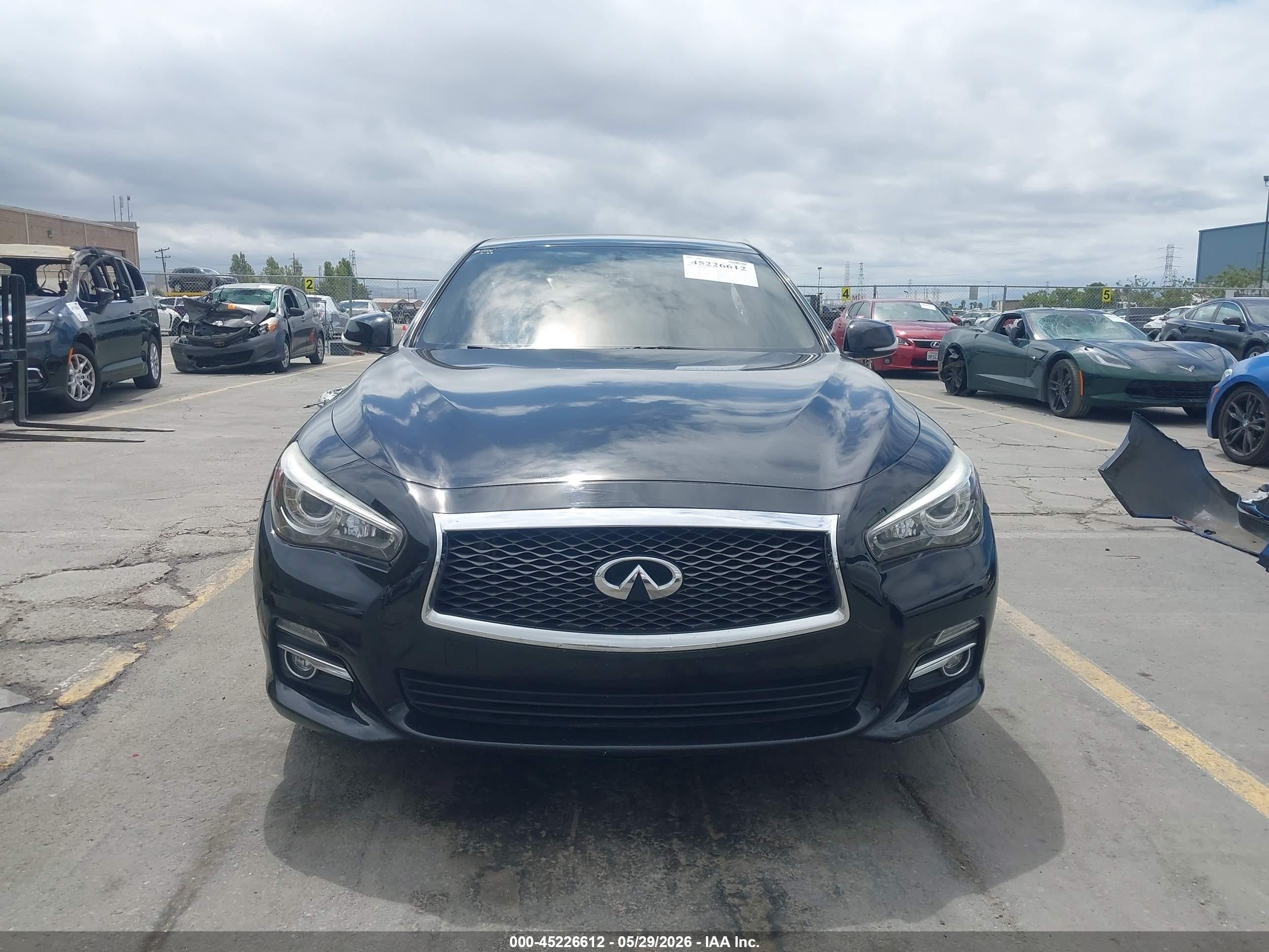 2015 Infiniti Q50 Premium Black vin: JN1BV7AR9FM407075