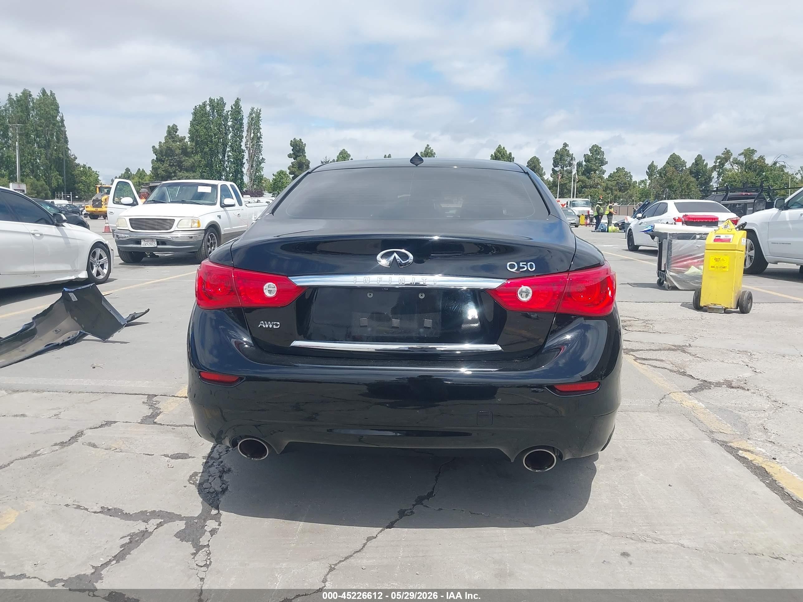 2015 Infiniti Q50 Premium Black vin: JN1BV7AR9FM407075