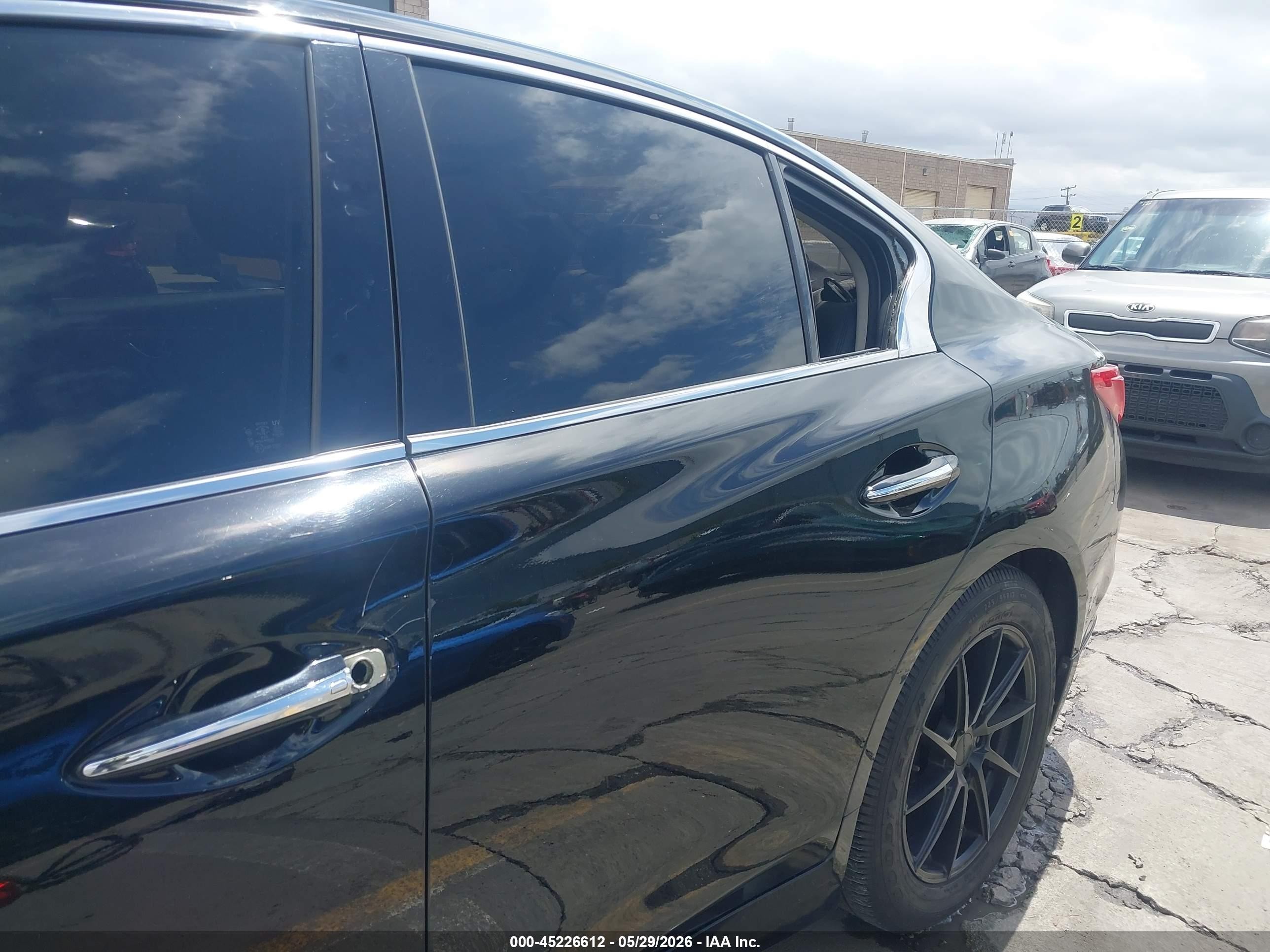 2015 Infiniti Q50 Premium Black vin: JN1BV7AR9FM407075