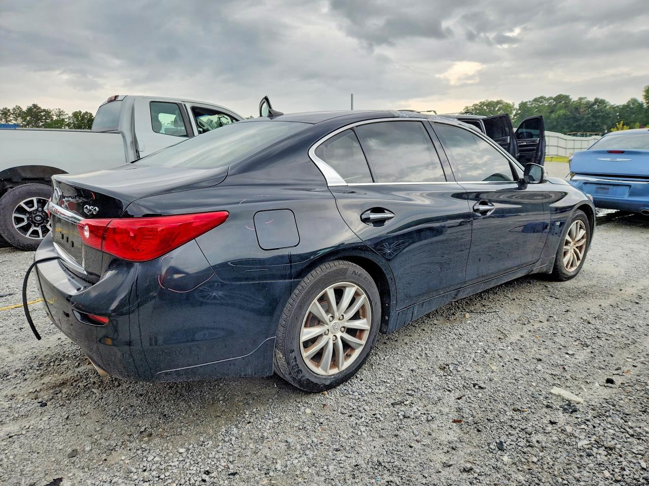 2015 Infiniti Q50 Premium Черный vin: JN1BV7AR9FM409909