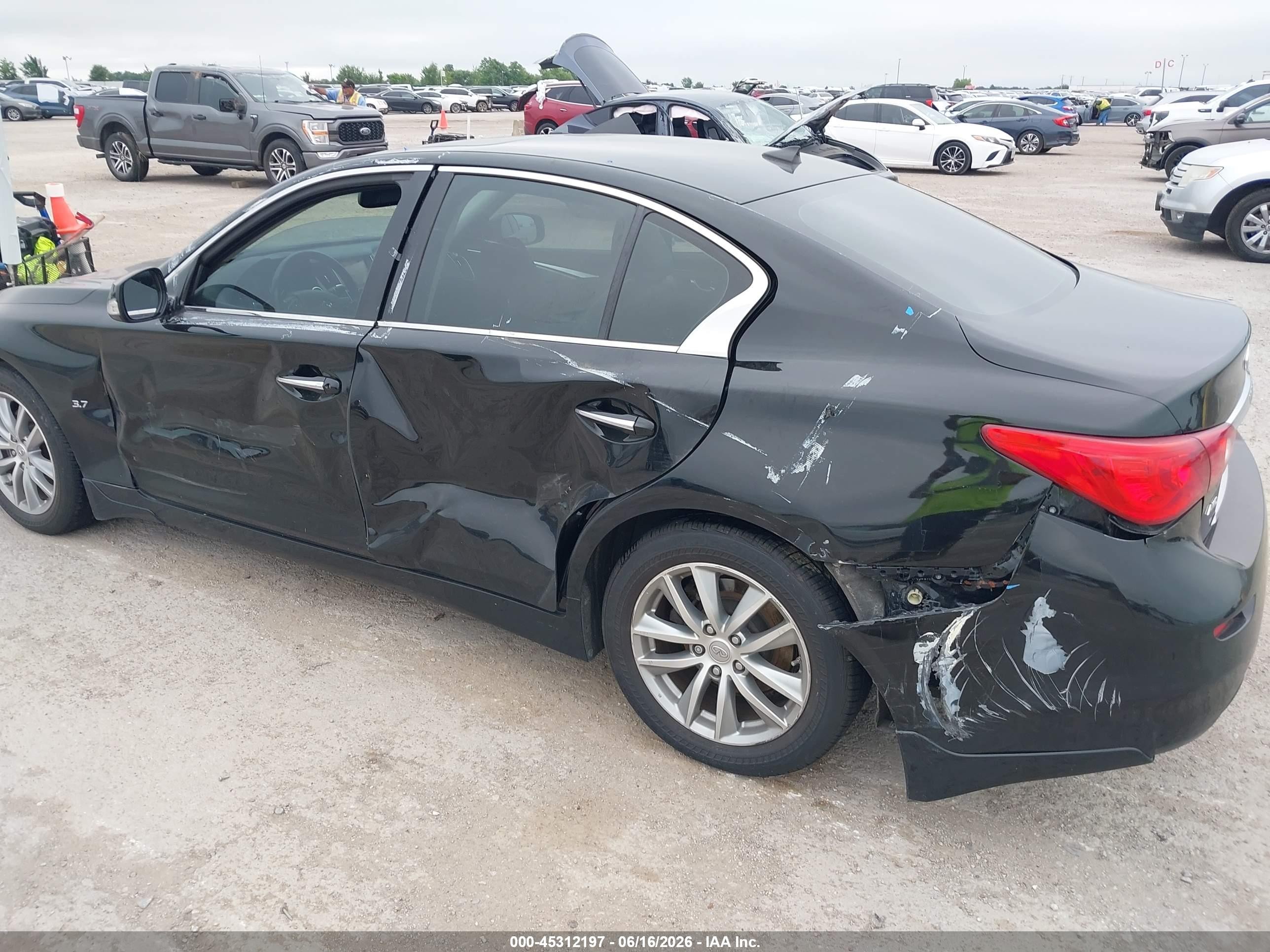 2015 Infiniti Q50 Premium Black vin: JN1BV7AR9FM412664