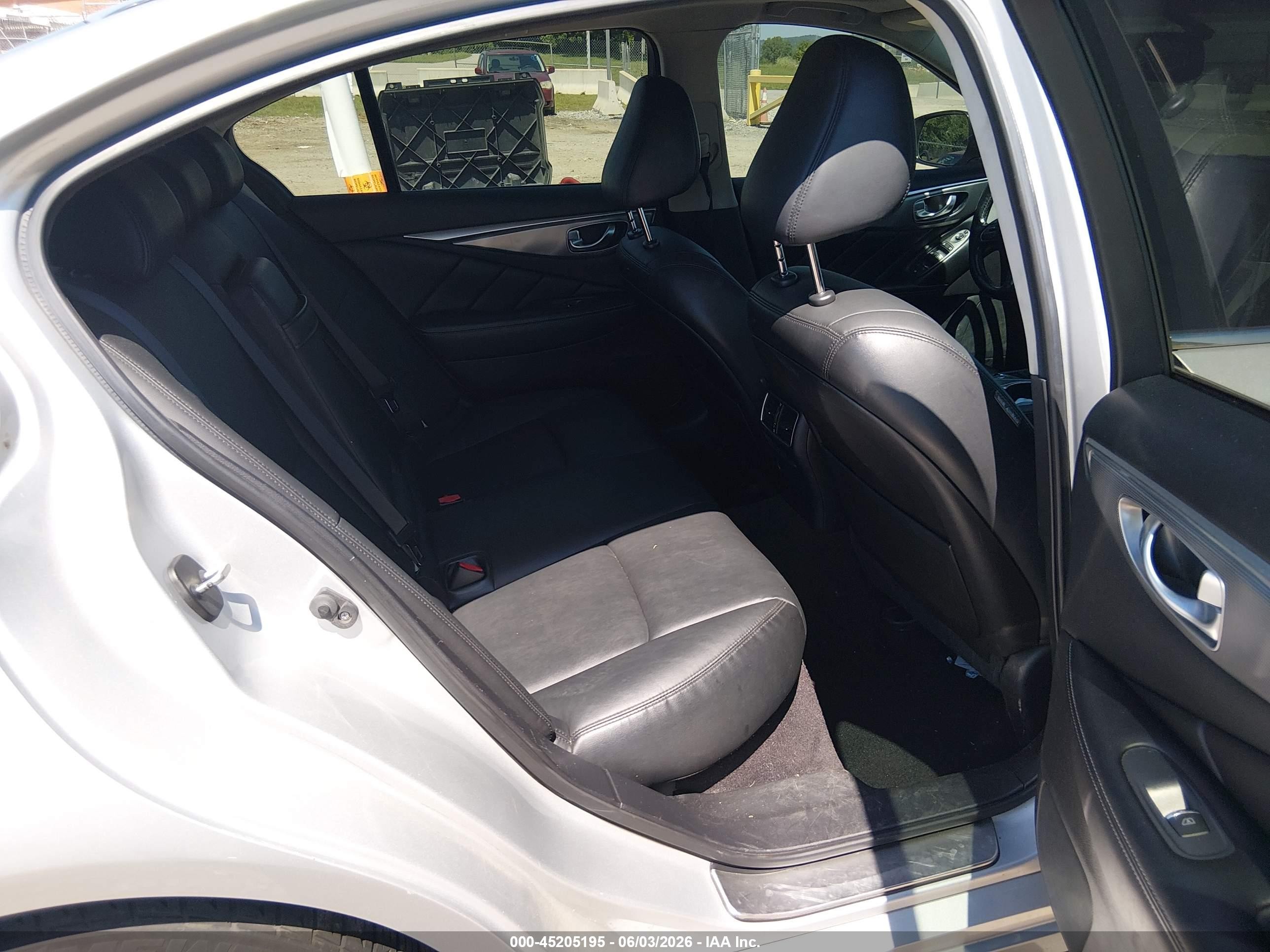 2015 Infiniti Q50 Premium Black vin: JN1BV7AR9FM412776