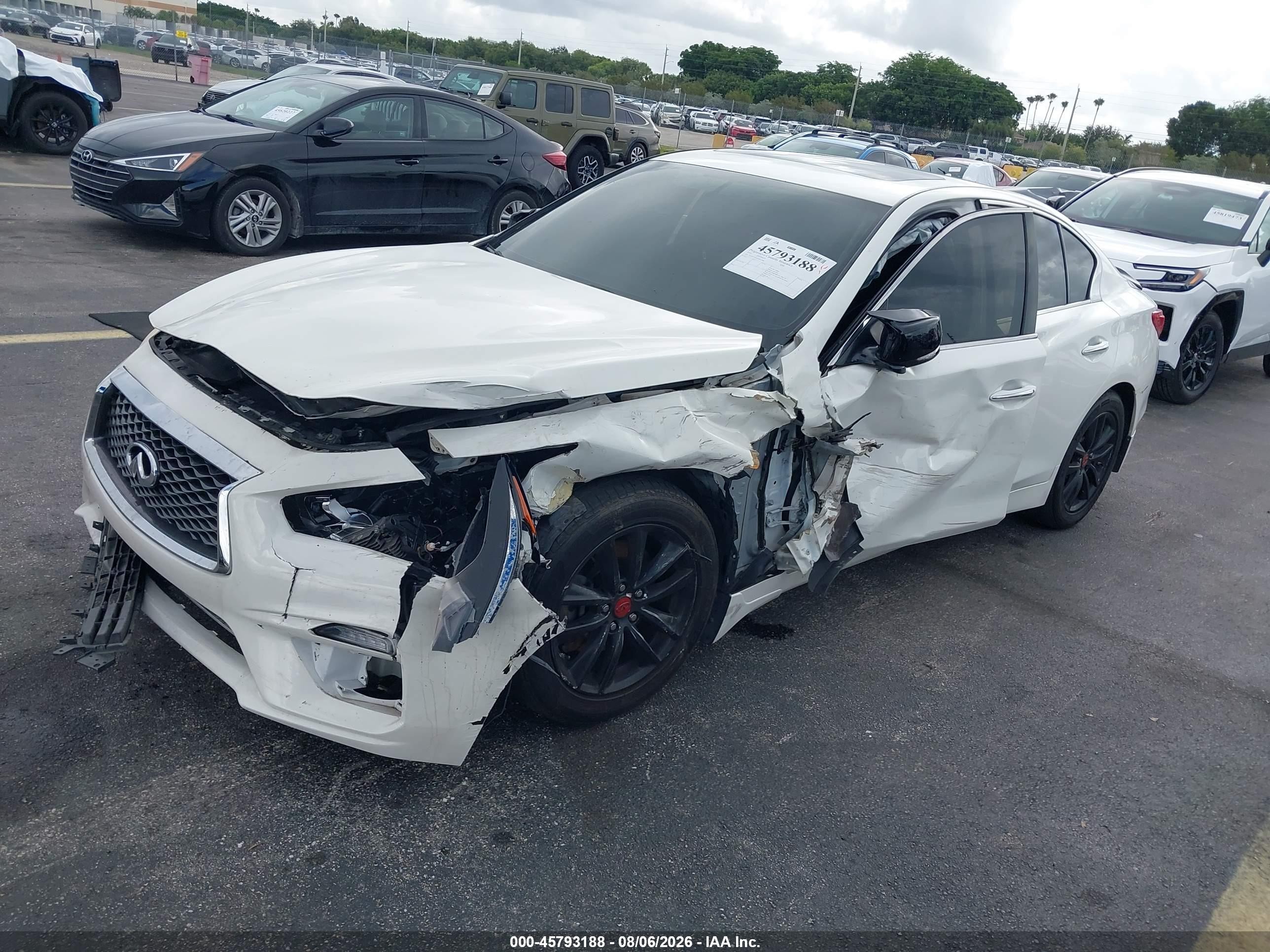 2014 Infiniti Q50 Premium White vin: JN1BV7ARXEM695980