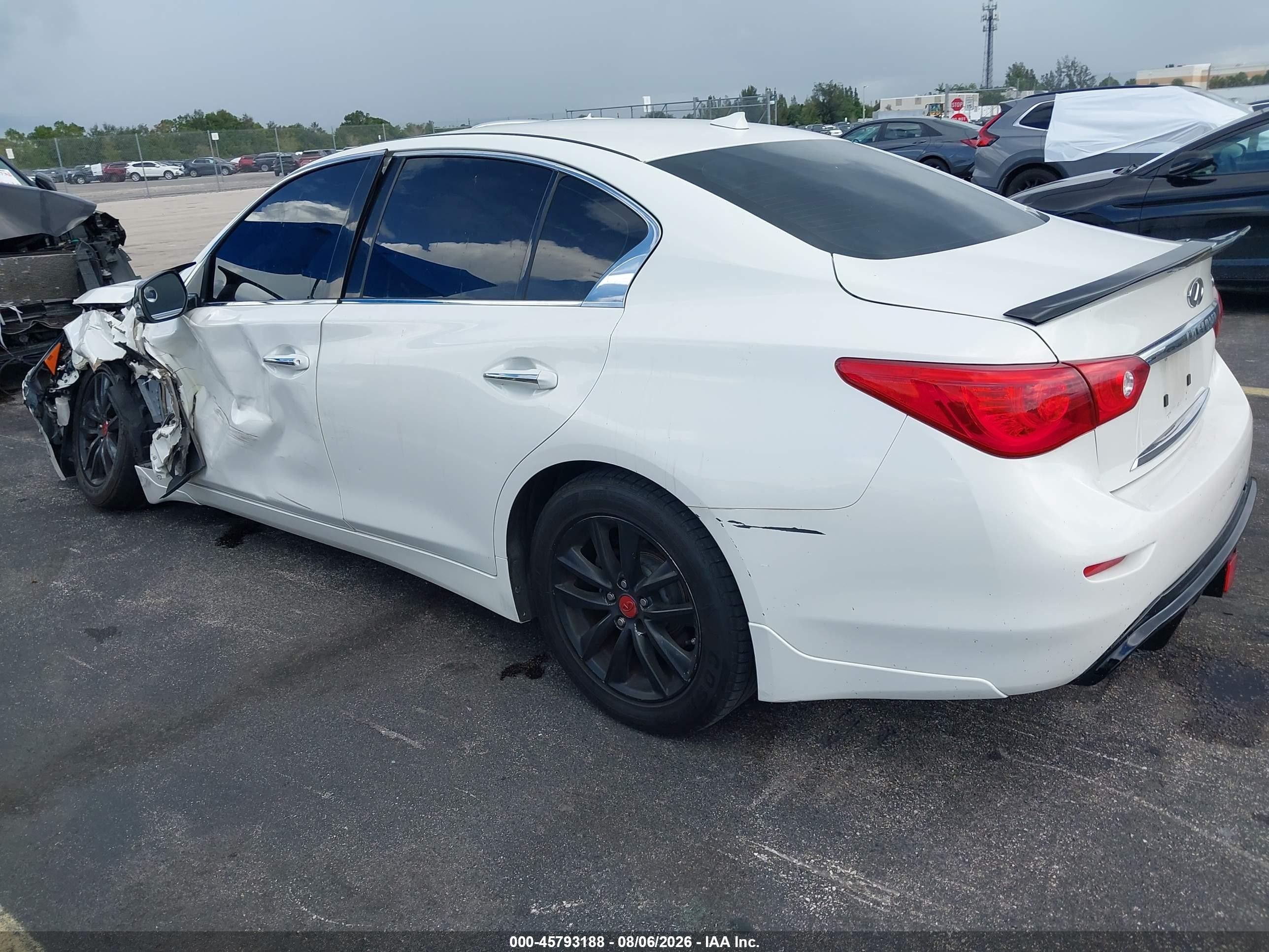 2014 Infiniti Q50 Premium White vin: JN1BV7ARXEM695980