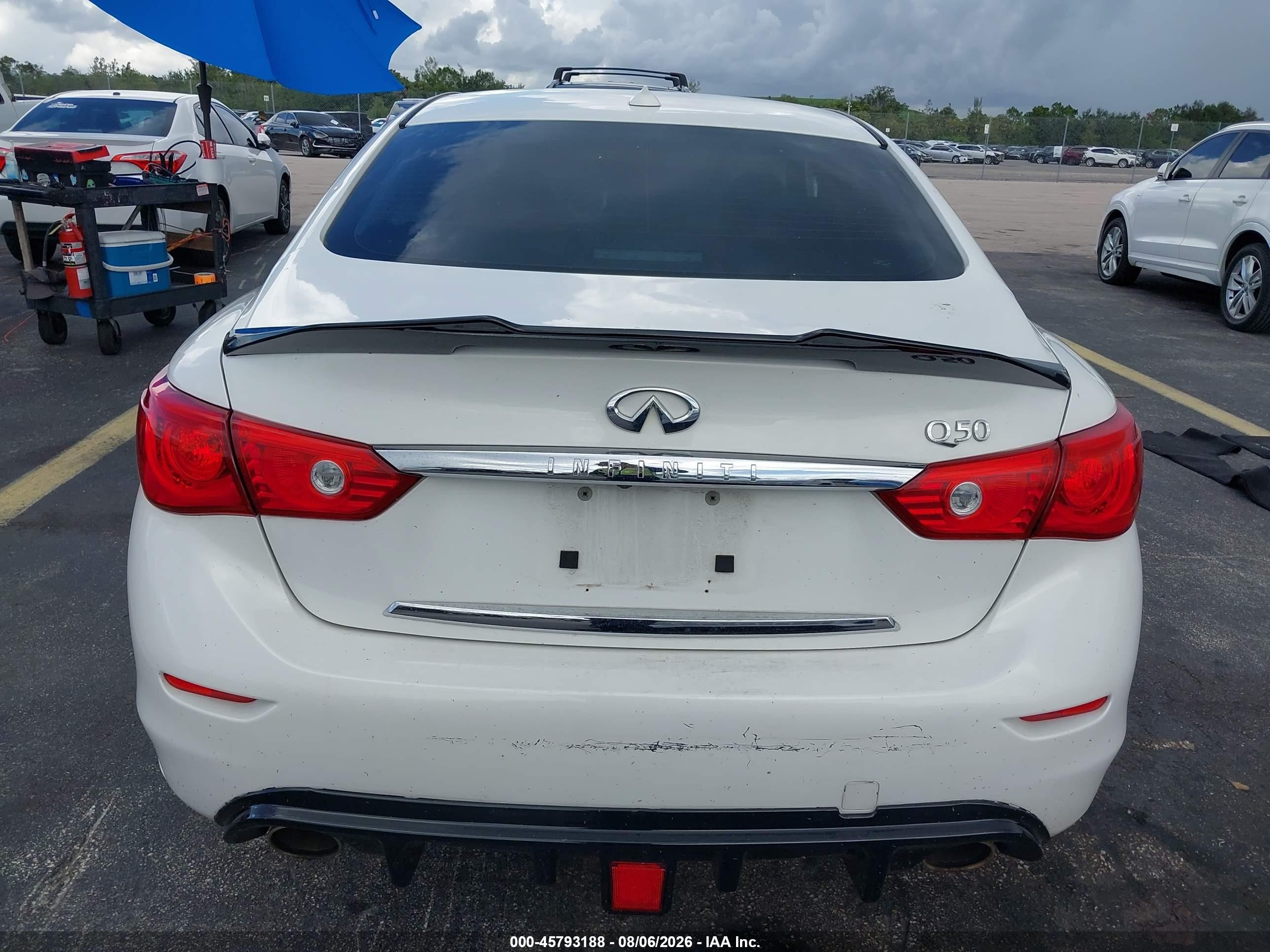 2014 Infiniti Q50 Premium White vin: JN1BV7ARXEM695980