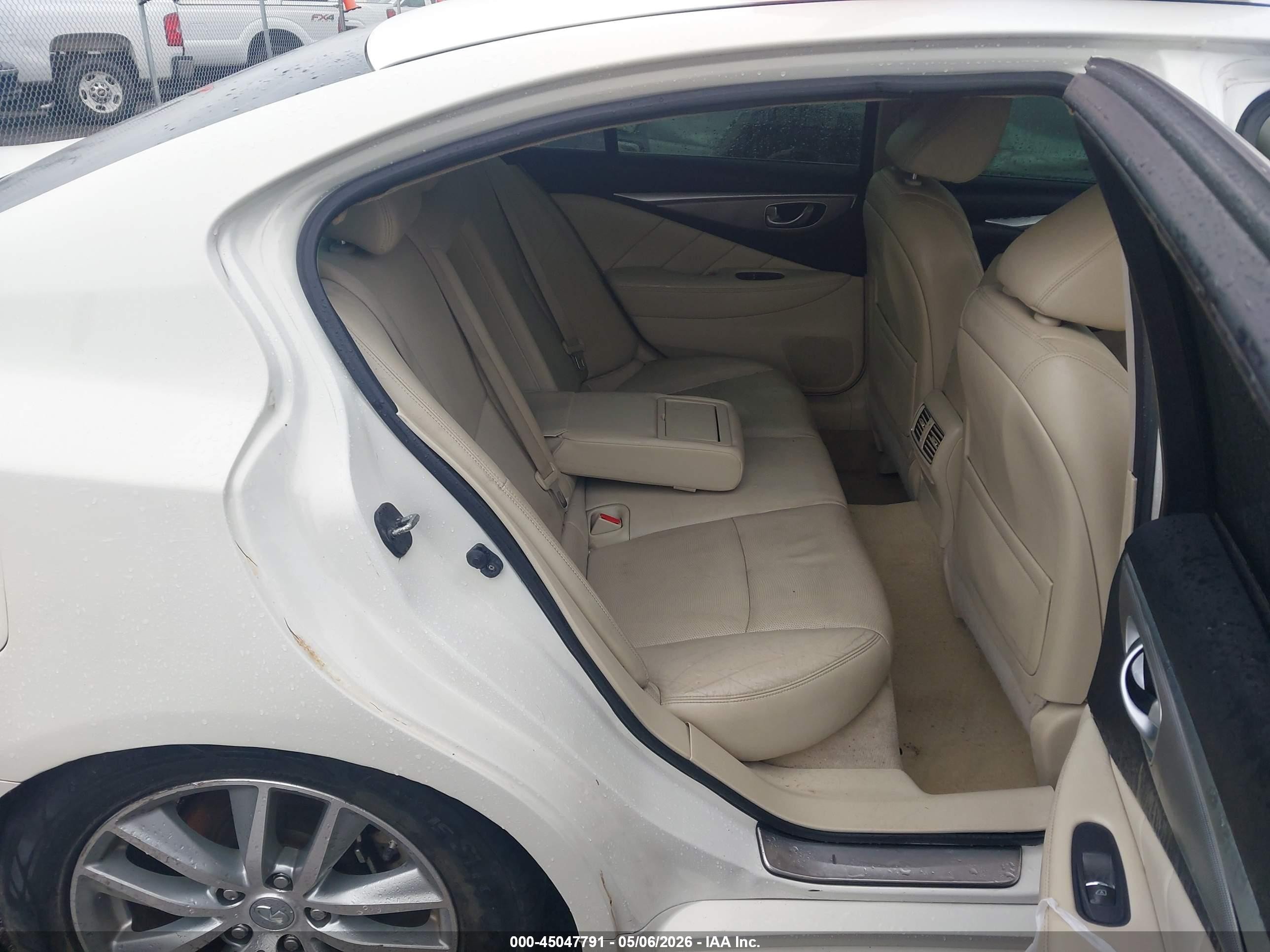 2014 Infiniti Q50 Premium White vin: JN1BV7ARXEM700143