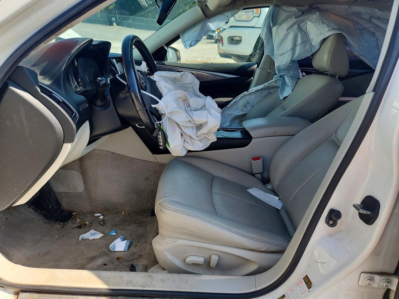 2014 Infiniti Q50 Premium White vin: JN1BV7ARXEM705777