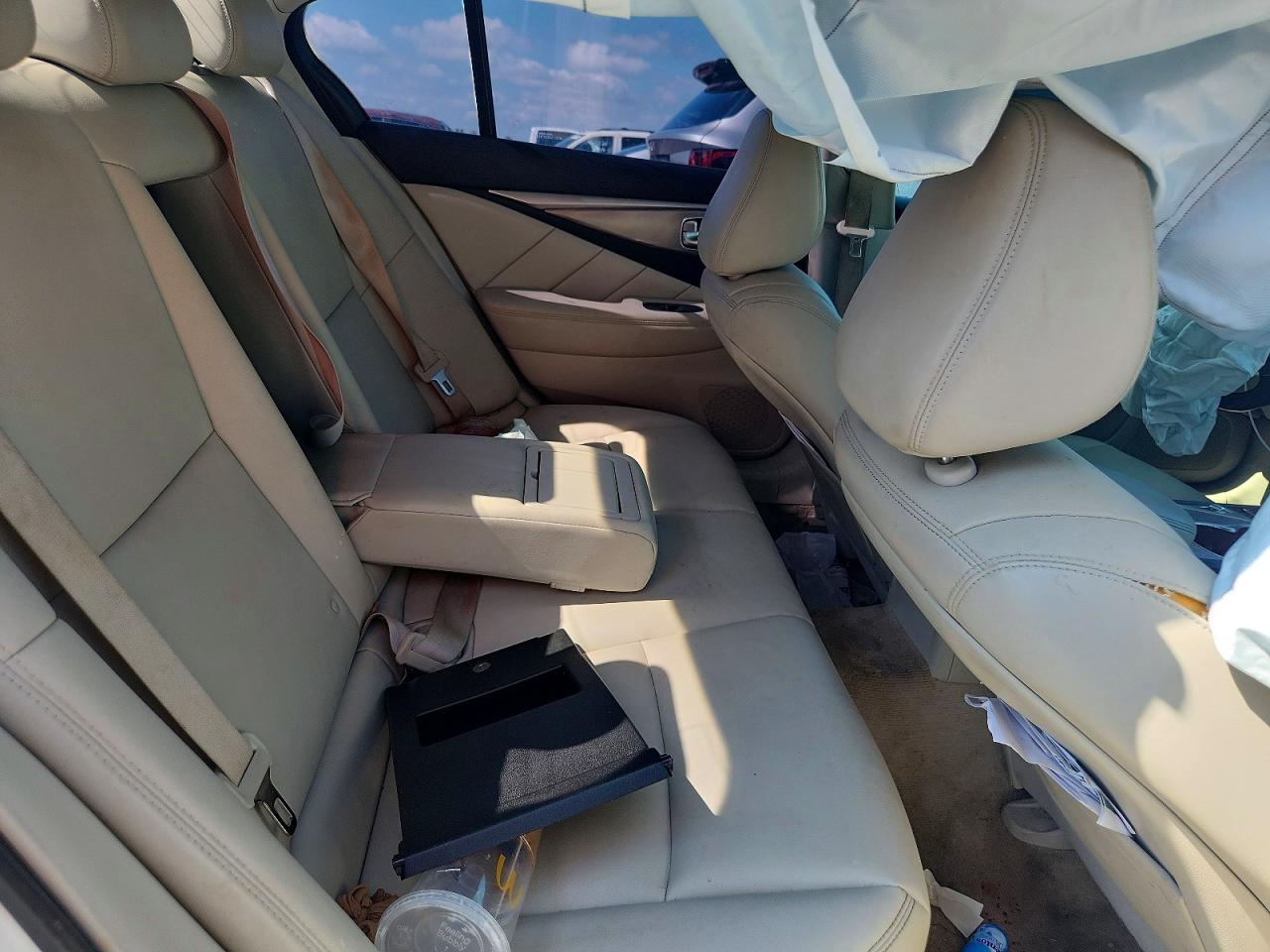 2014 Infiniti Q50 Premium White vin: JN1BV7ARXEM705777