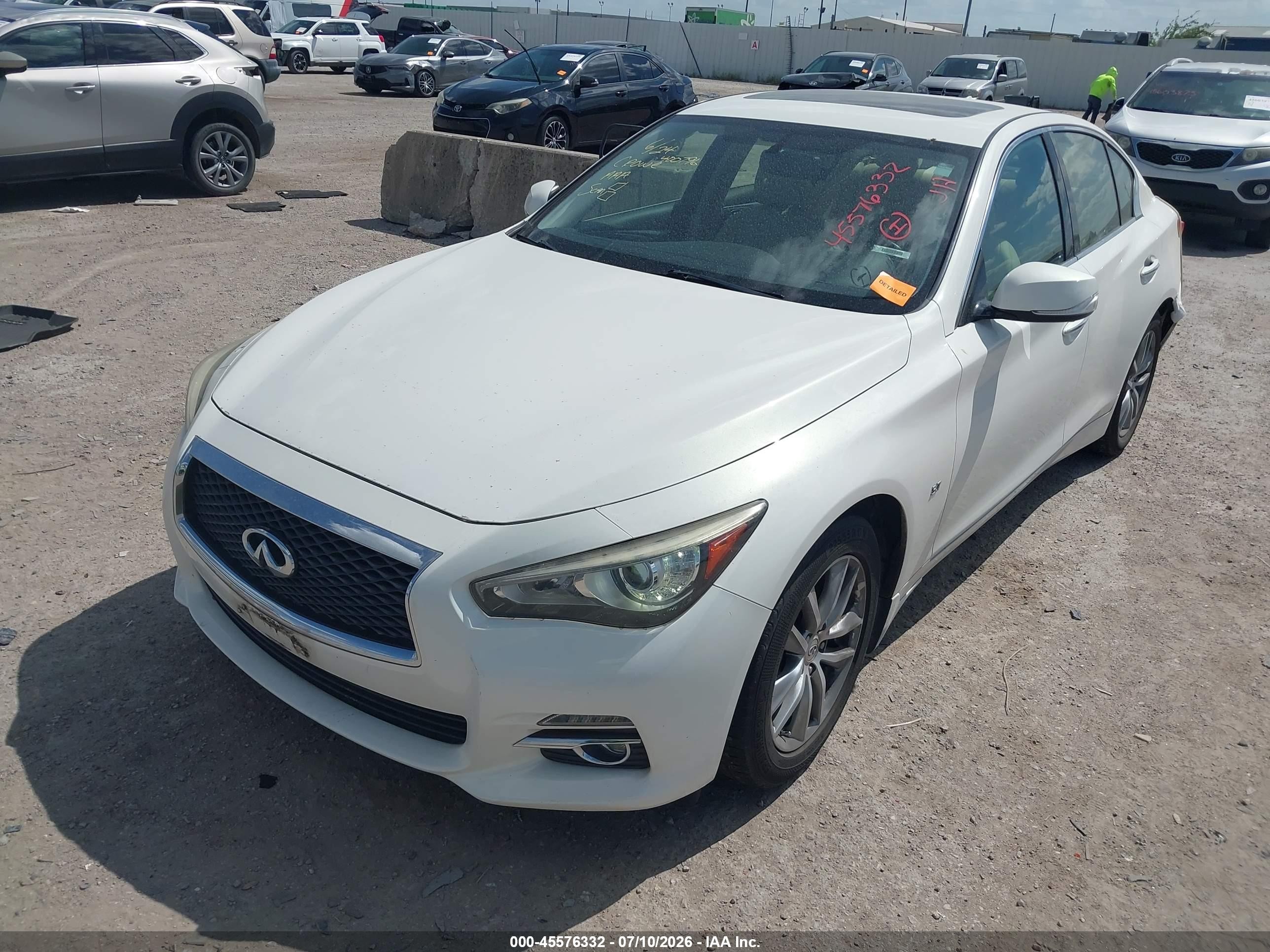 2015 Infiniti Q50 Premium White vin: JN1BV7ARXFM400796