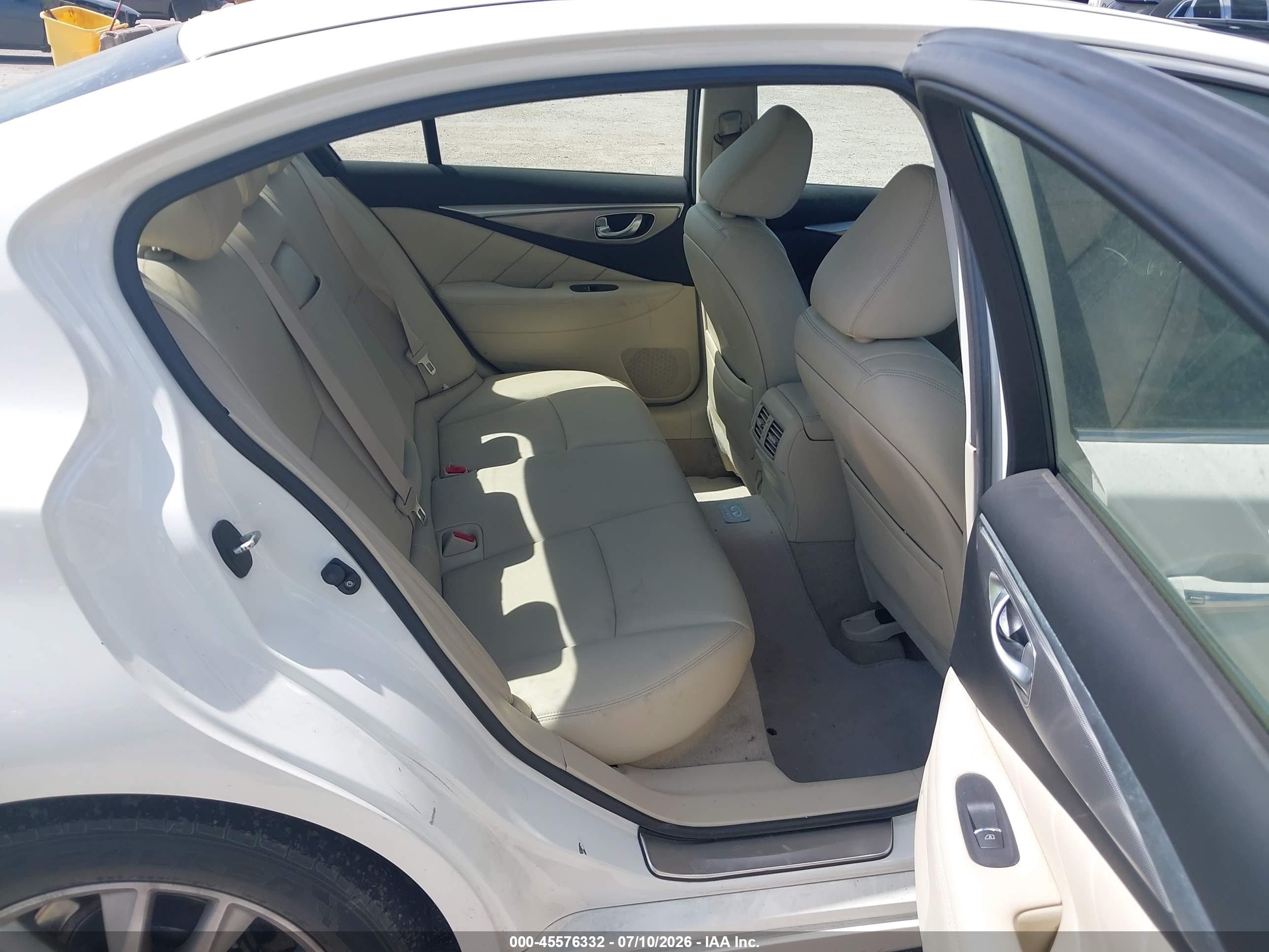 2015 Infiniti Q50 Premium White vin: JN1BV7ARXFM400796