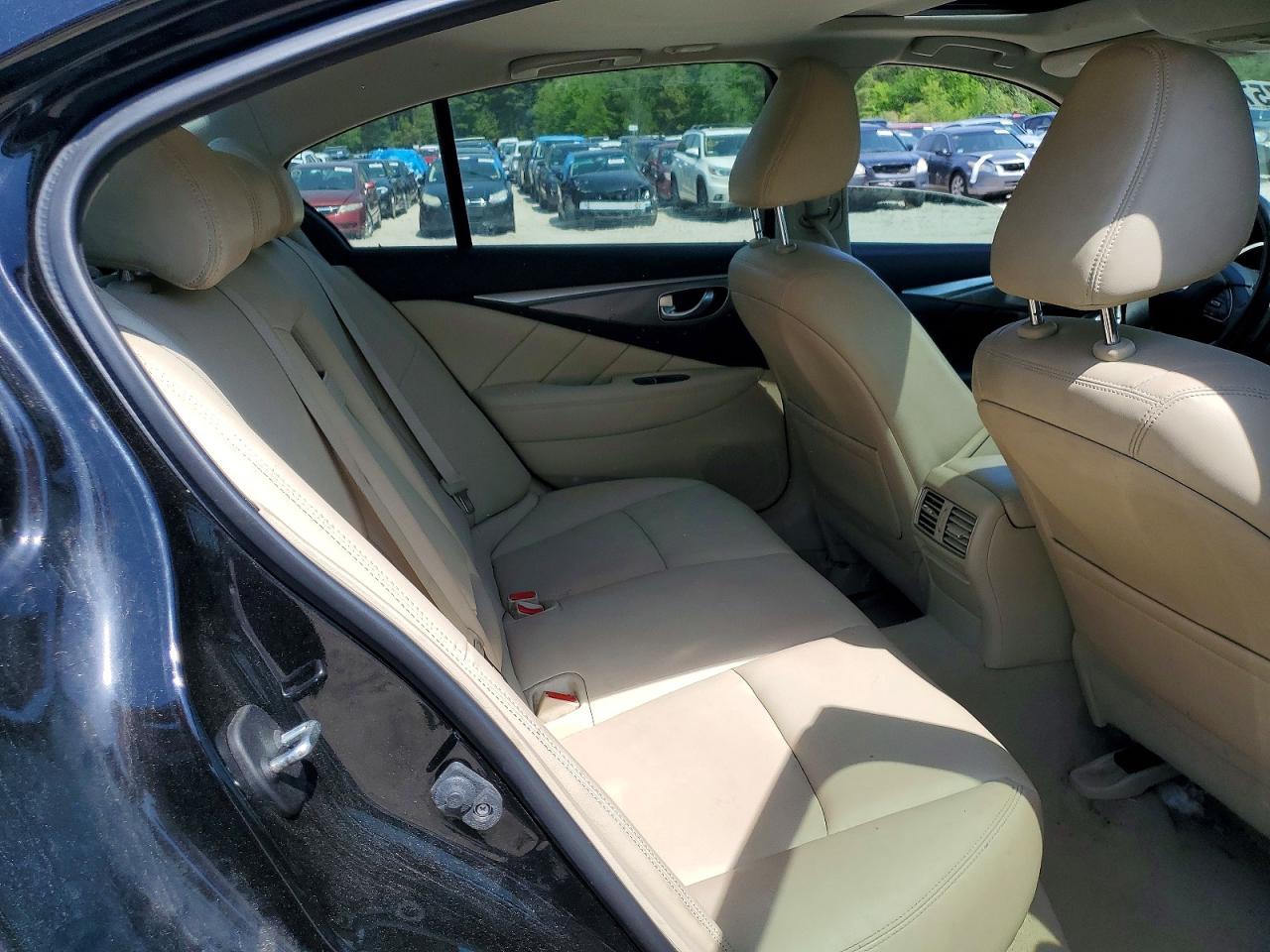 2015 Infiniti Q50 Premium Черный vin: JN1BV7ARXFM412432