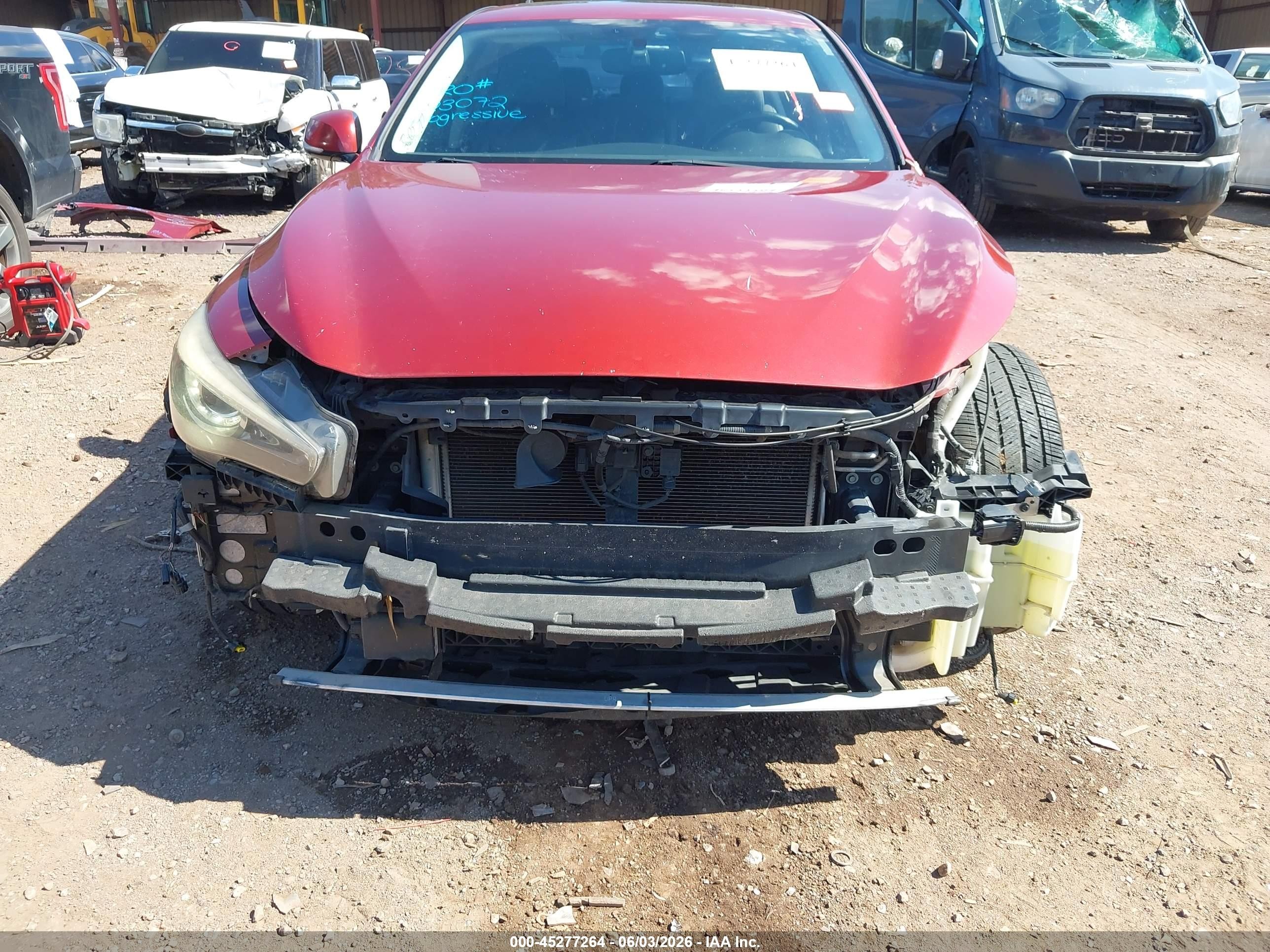 2015 Infiniti Q50 Premium/sport Red vin: JN1BV7ARXFM415752