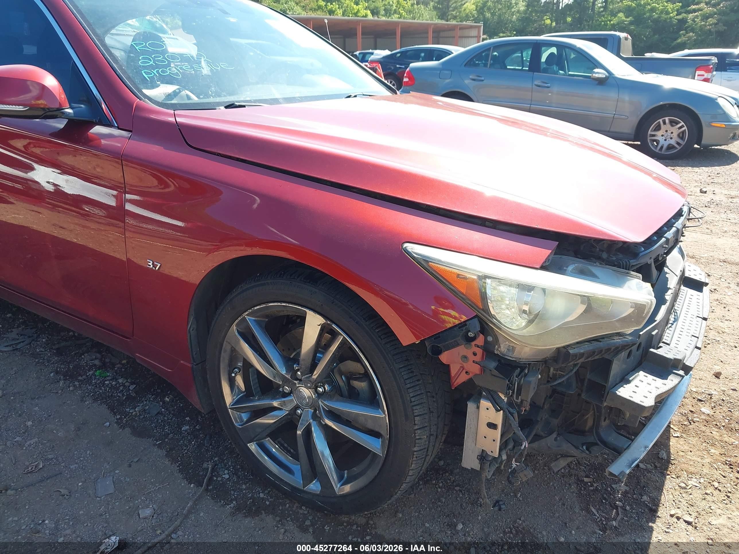 2015 Infiniti Q50 Premium/sport Red vin: JN1BV7ARXFM415752