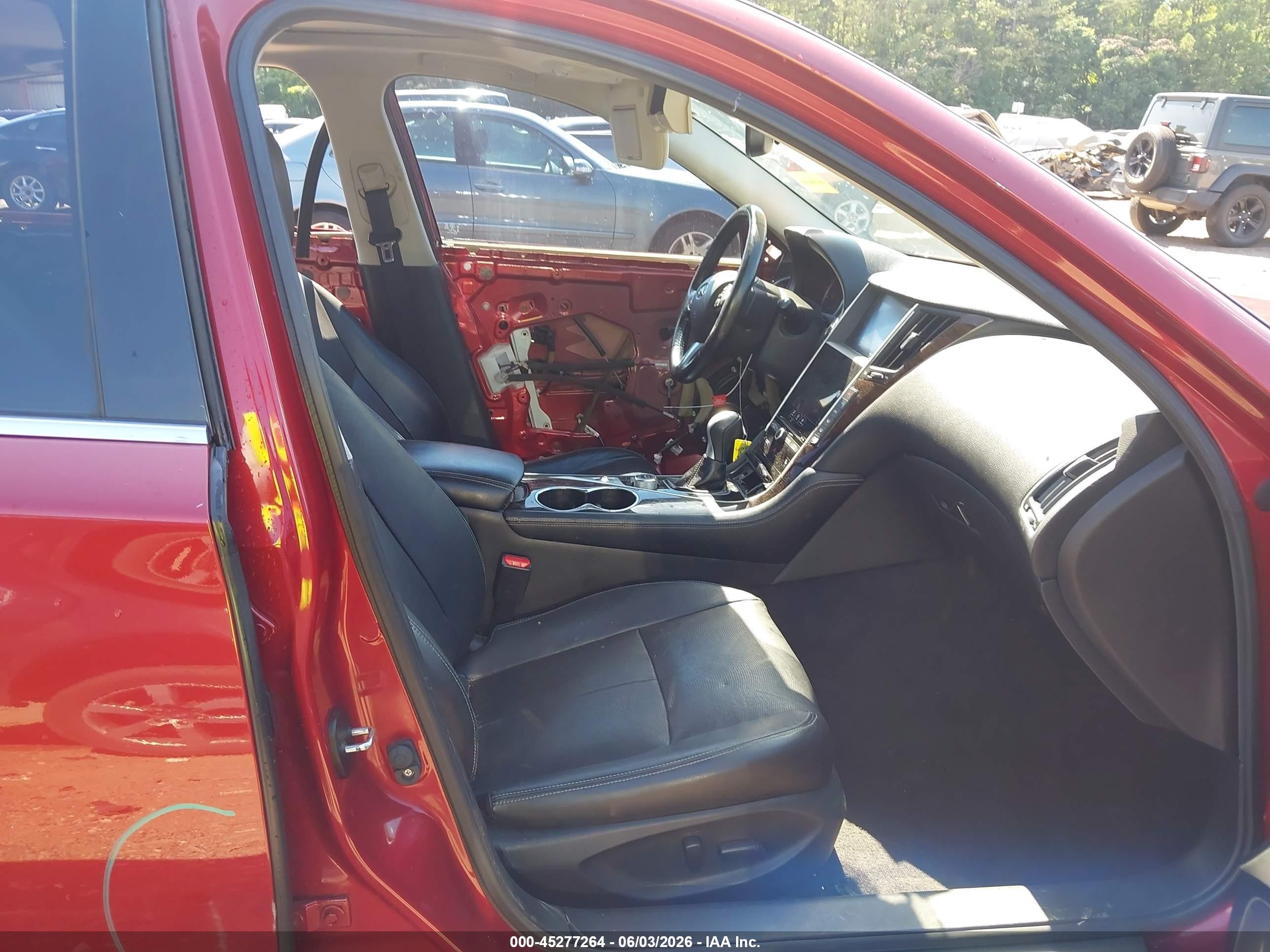 2015 Infiniti Q50 Premium/sport Red vin: JN1BV7ARXFM415752