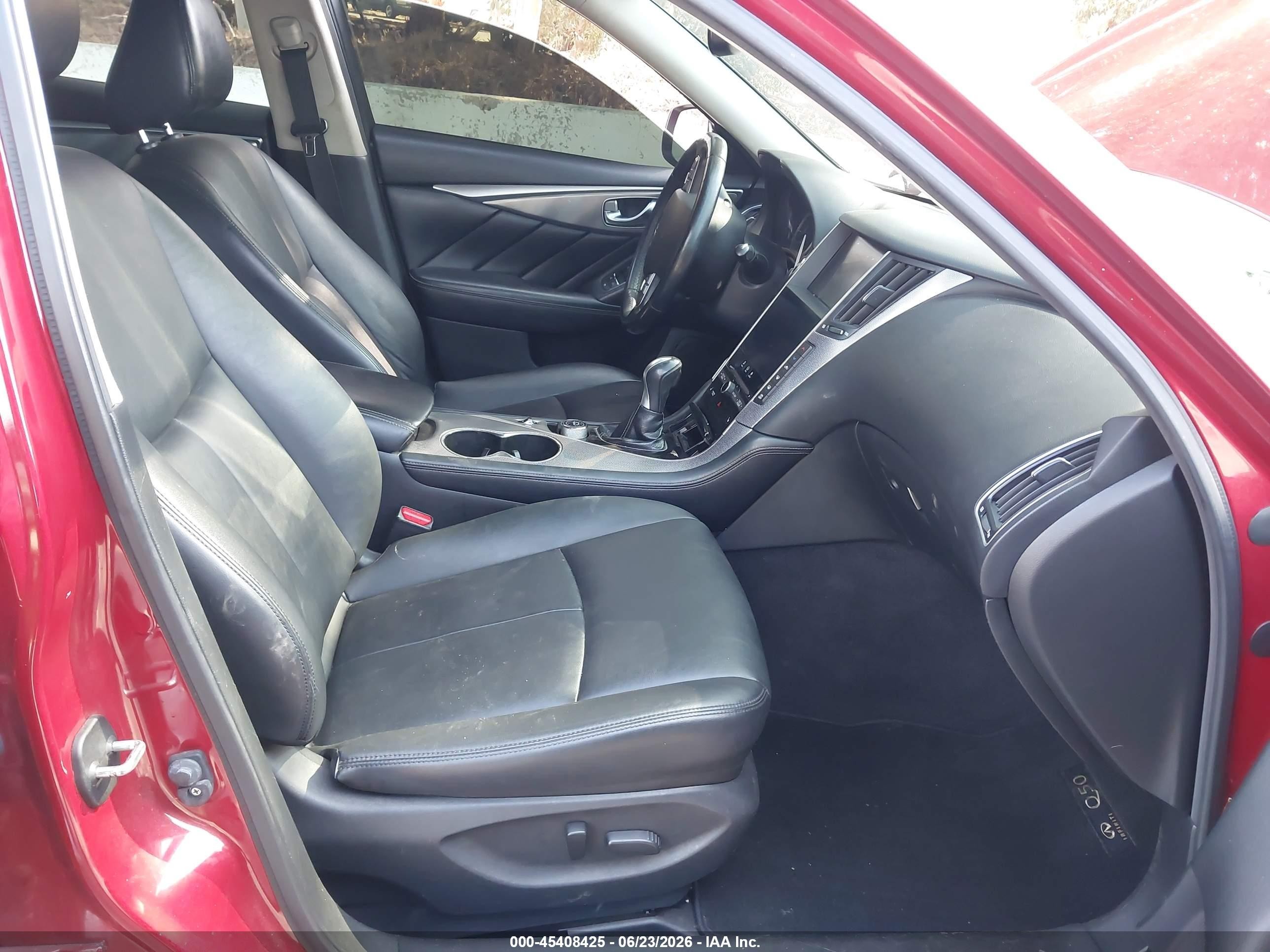 2015 Infiniti Q50 Premium Red vin: JN1BV7ARXFM418053