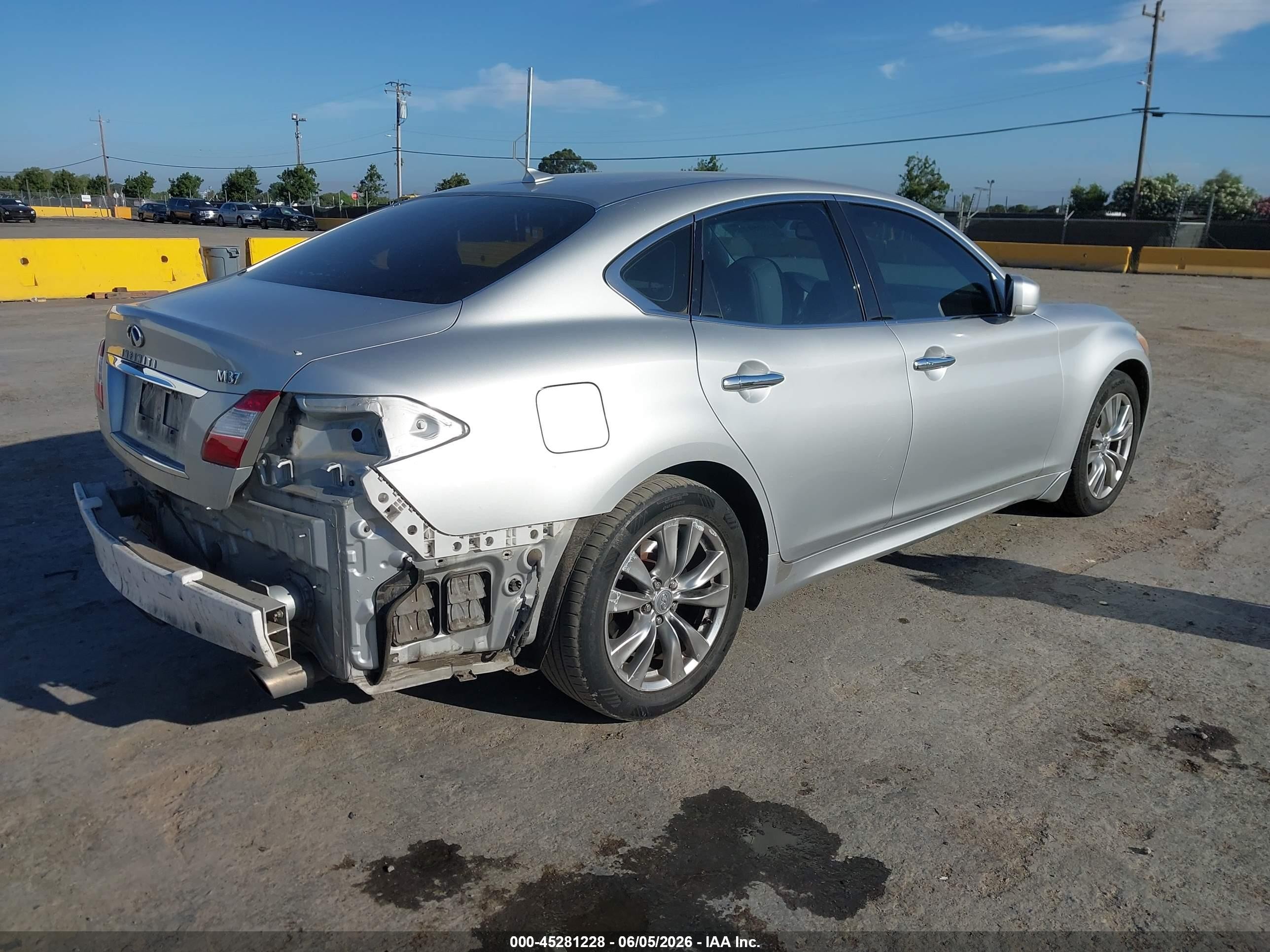2011 Infiniti M37   Silver vin: JN1BY1AP1BM326505