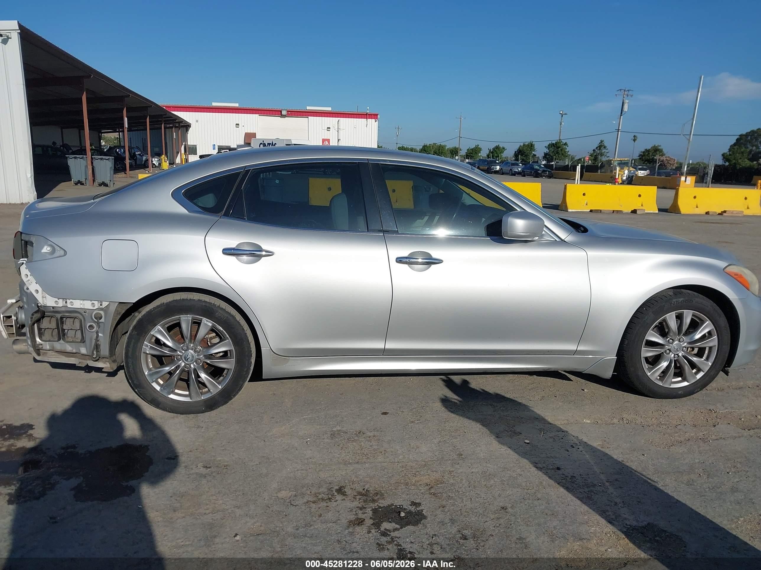 2011 Infiniti M37   Silver vin: JN1BY1AP1BM326505