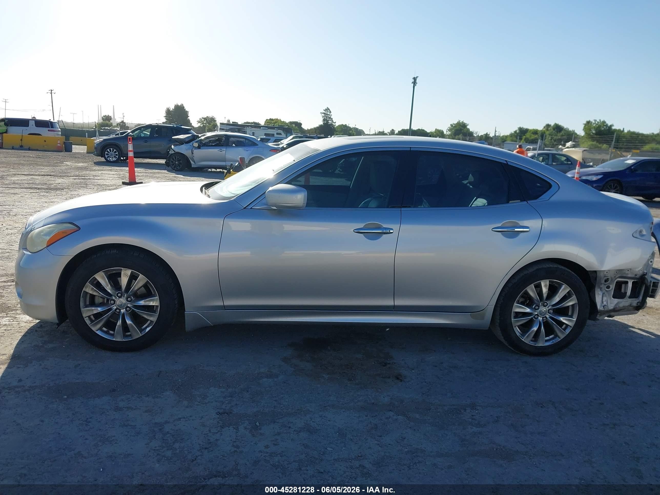 2011 Infiniti M37   Silver vin: JN1BY1AP1BM326505