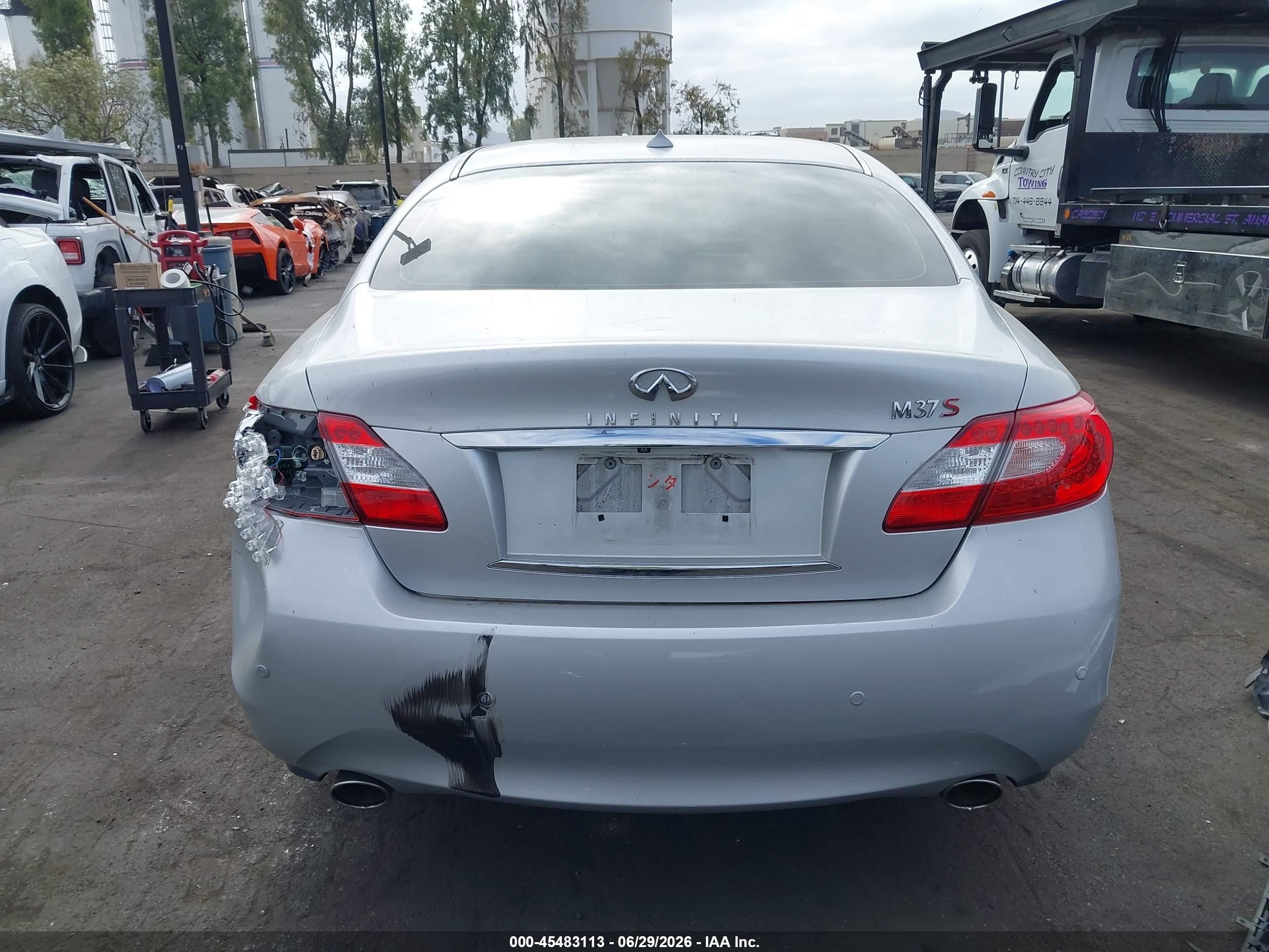 2013 Infiniti M37   Silver vin: JN1BY1AP1DM513844