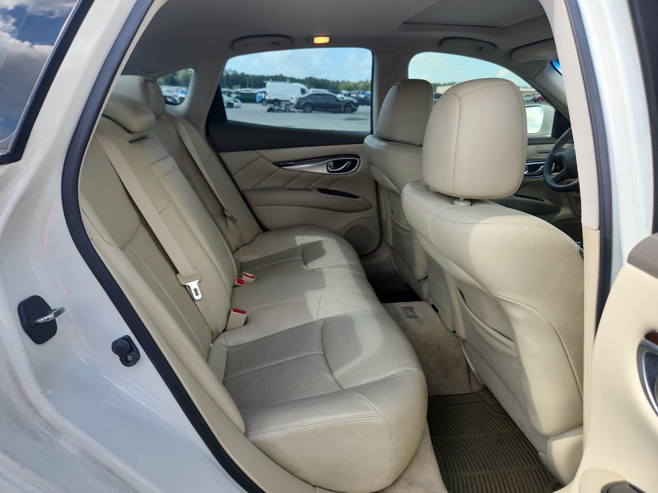 2014 Infiniti Q70 3.7 White vin: JN1BY1AP1EM260381