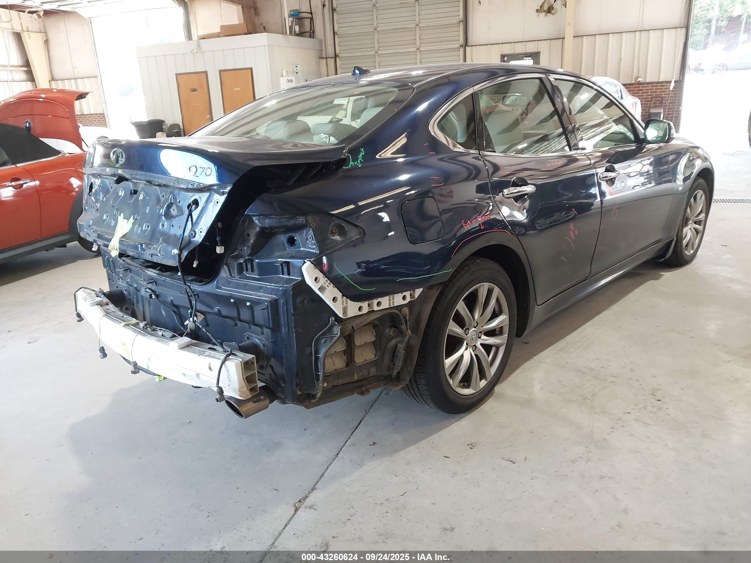2015 Infiniti Q70 3.7 Blue vin: JN1BY1AP1FM540111