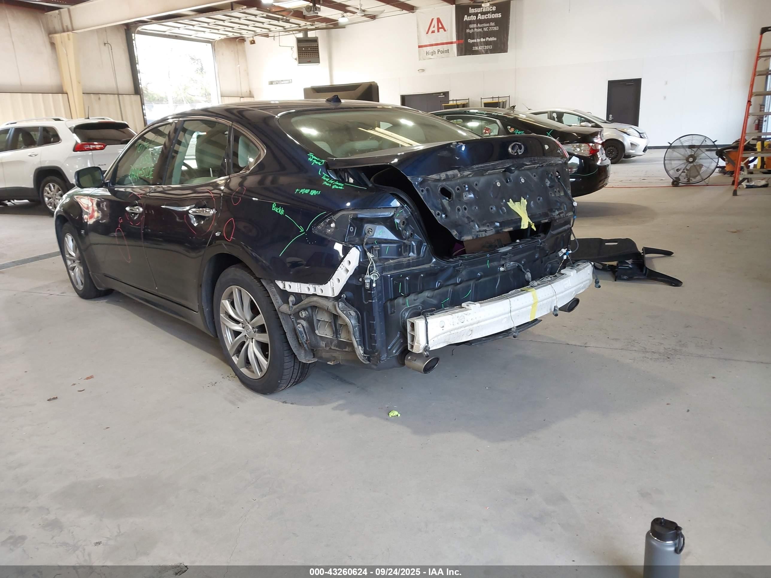 2015 Infiniti Q70 3.7 Blue vin: JN1BY1AP1FM540111