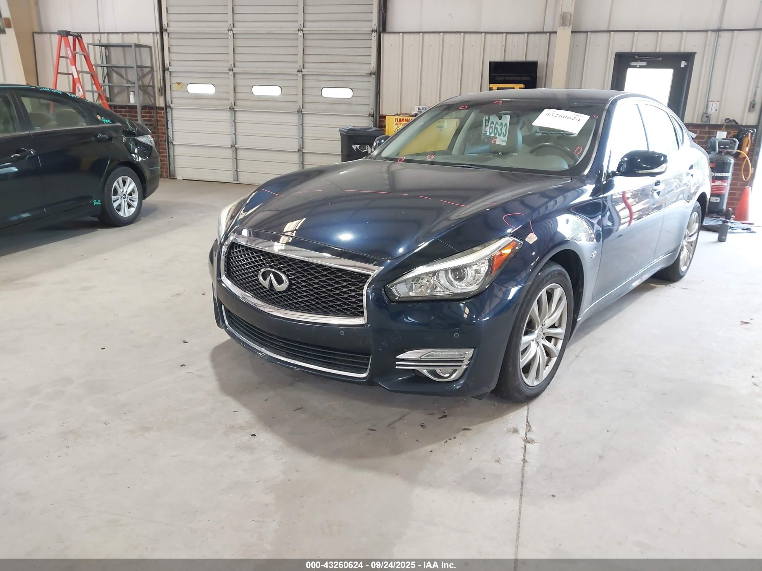 2015 Infiniti Q70 3.7 Blue vin: JN1BY1AP1FM540111