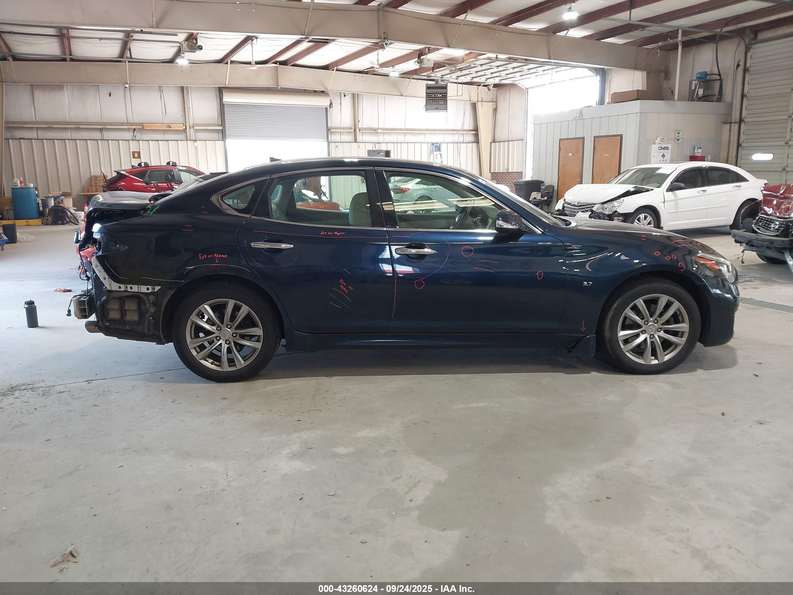 2015 Infiniti Q70 3.7 Blue vin: JN1BY1AP1FM540111