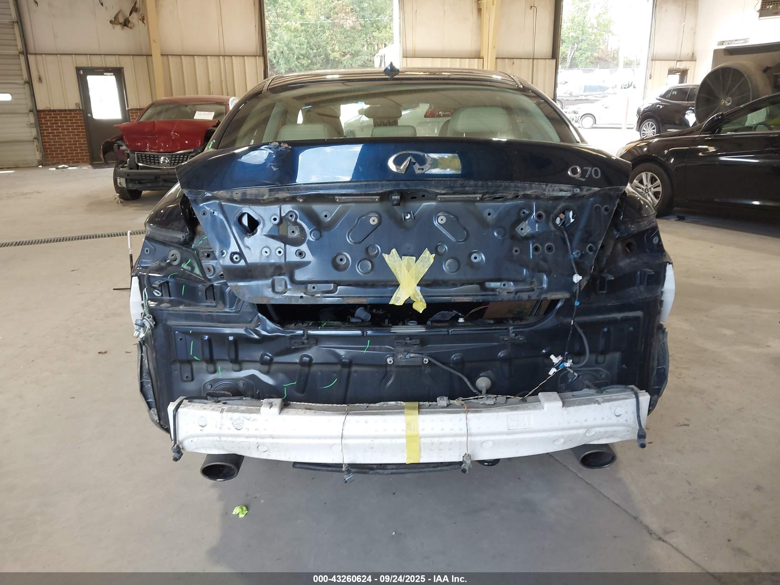 2015 Infiniti Q70 3.7 Blue vin: JN1BY1AP1FM540111