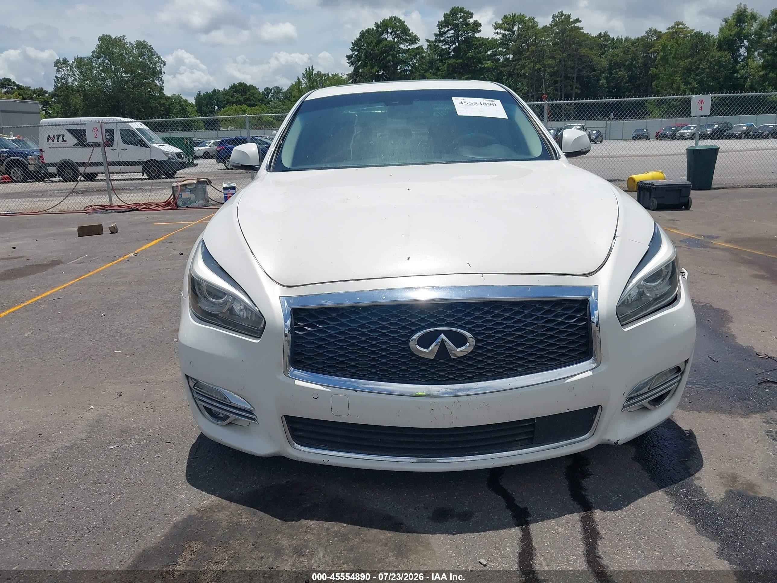 2015 Infiniti Q70 3.7 White vin: JN1BY1AP1FM541209