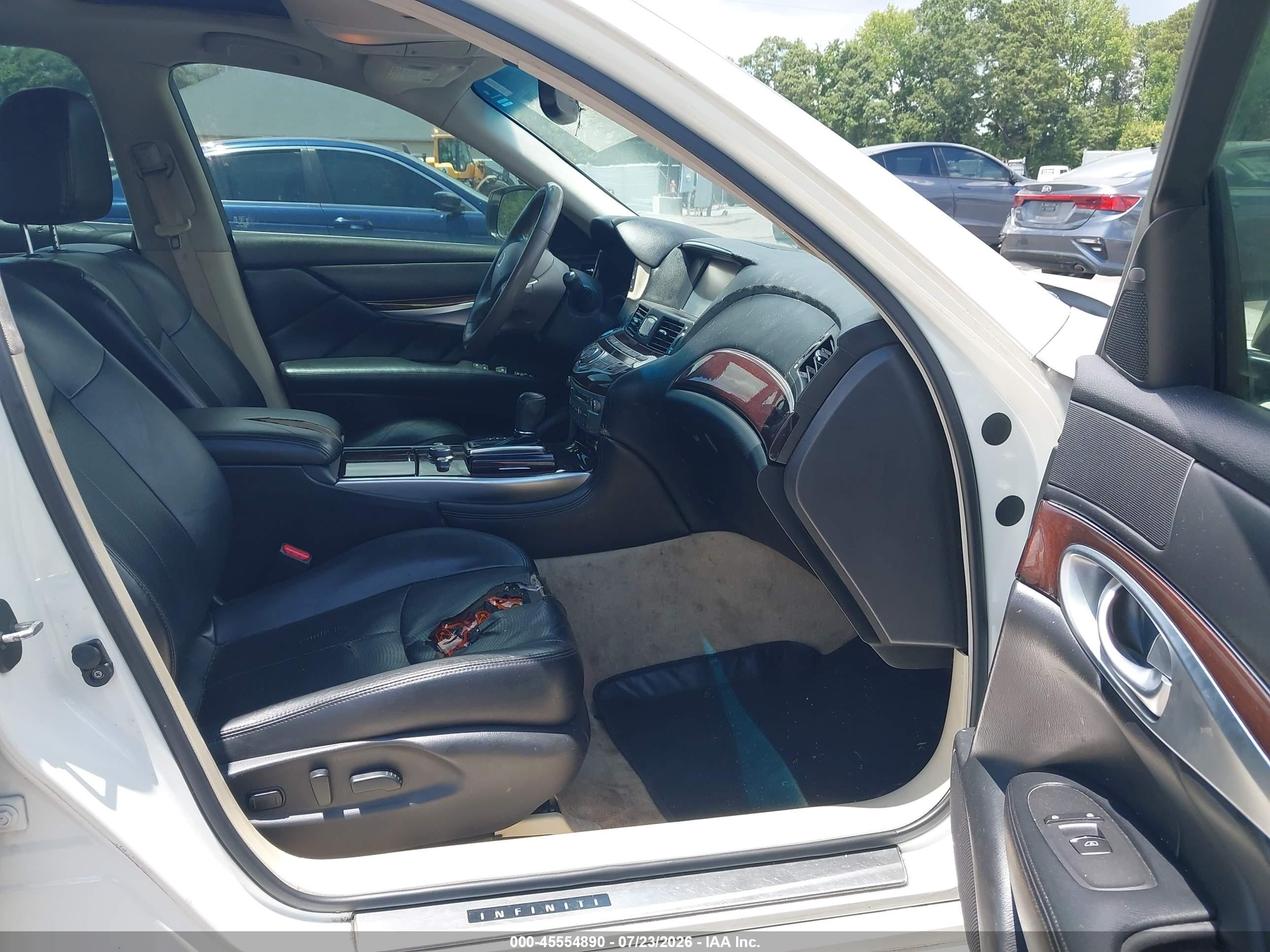 2015 Infiniti Q70 3.7 White vin: JN1BY1AP1FM541209