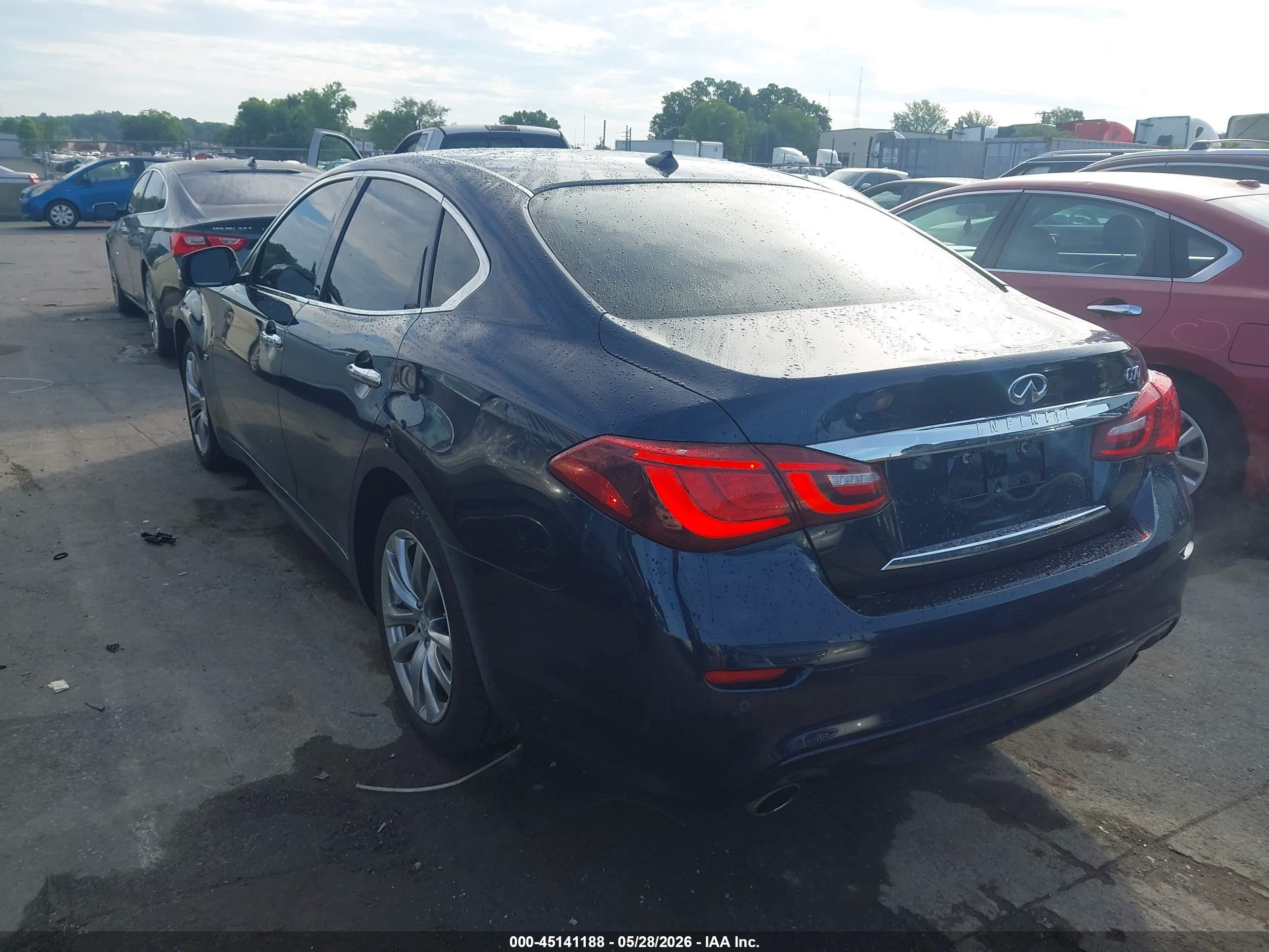 2018 Infiniti Q70 3.7 Luxe Blue vin: JN1BY1AP2JM181117