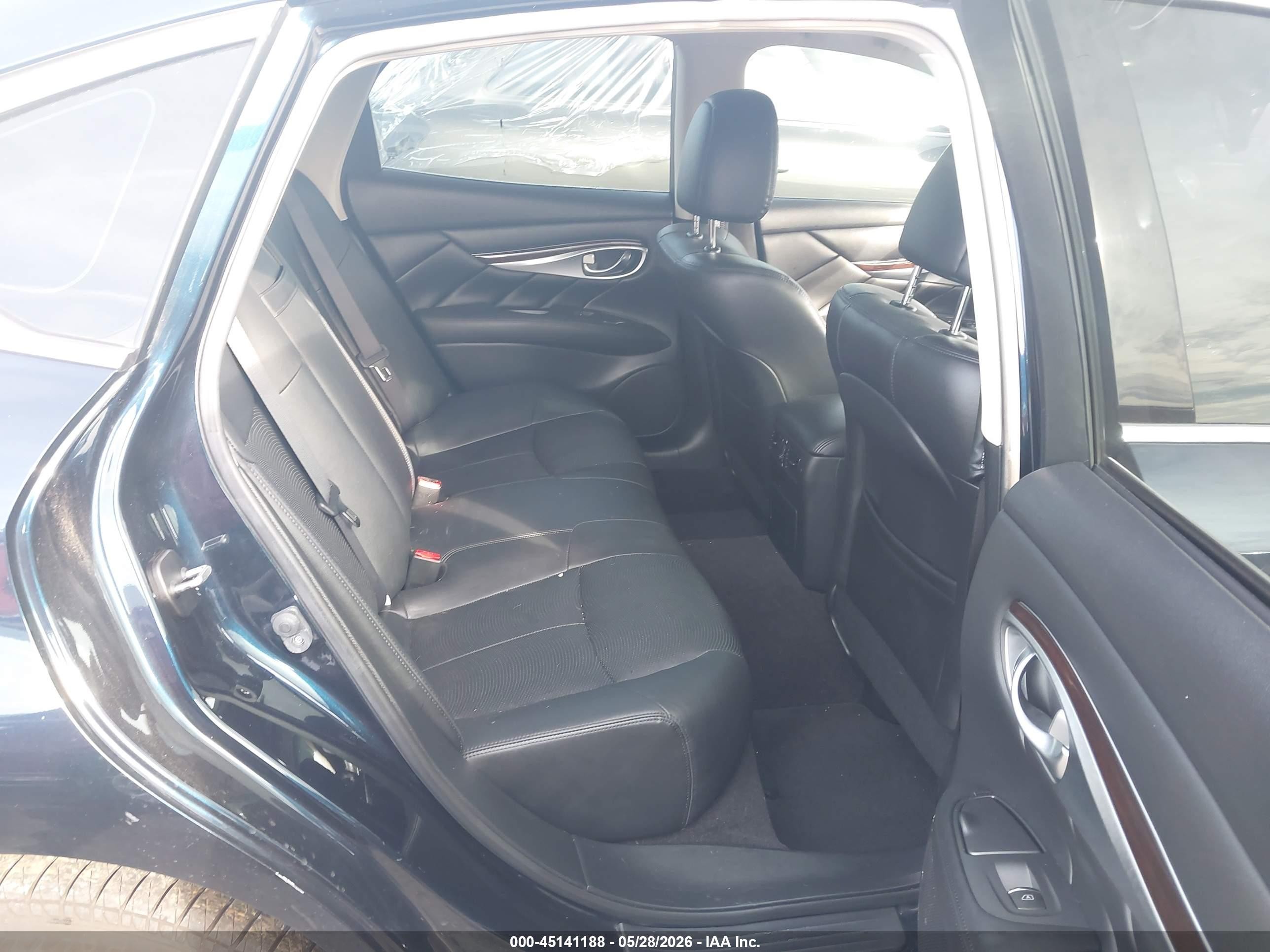 2018 Infiniti Q70 3.7 Luxe Blue vin: JN1BY1AP2JM181117