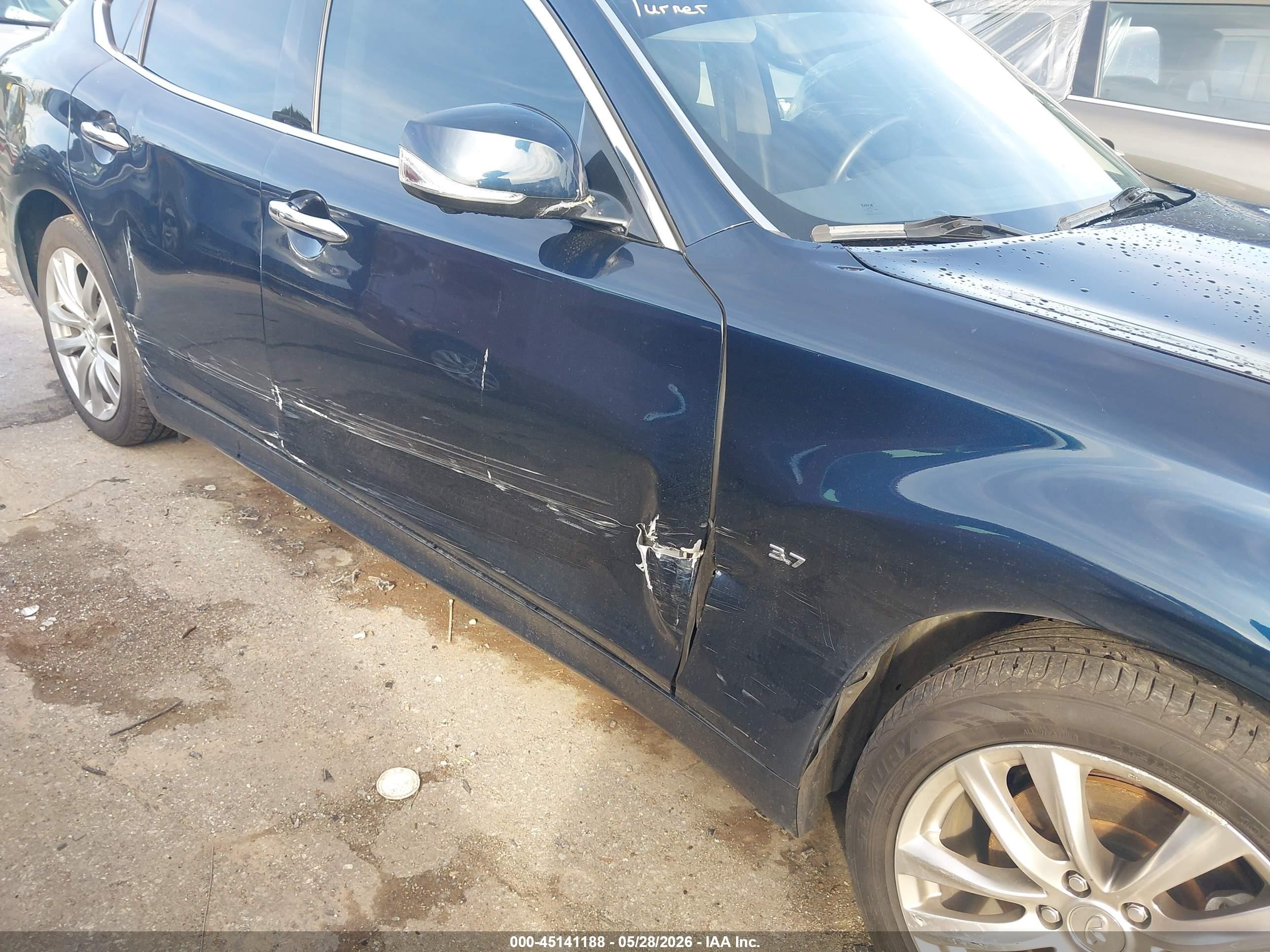 2018 Infiniti Q70 3.7 Luxe Blue vin: JN1BY1AP2JM181117