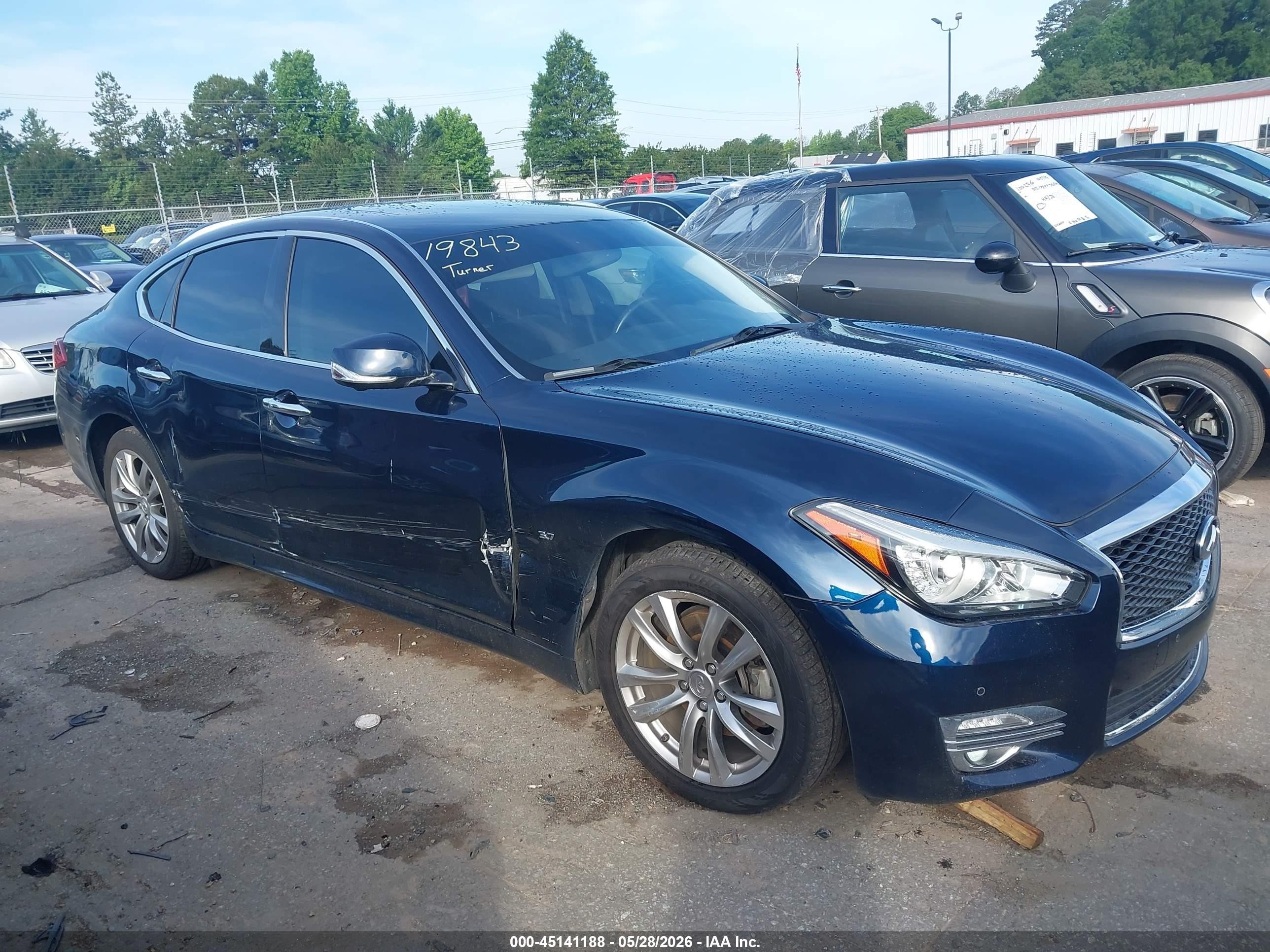 2018 Infiniti Q70 3.7 Luxe Blue vin: JN1BY1AP2JM181117