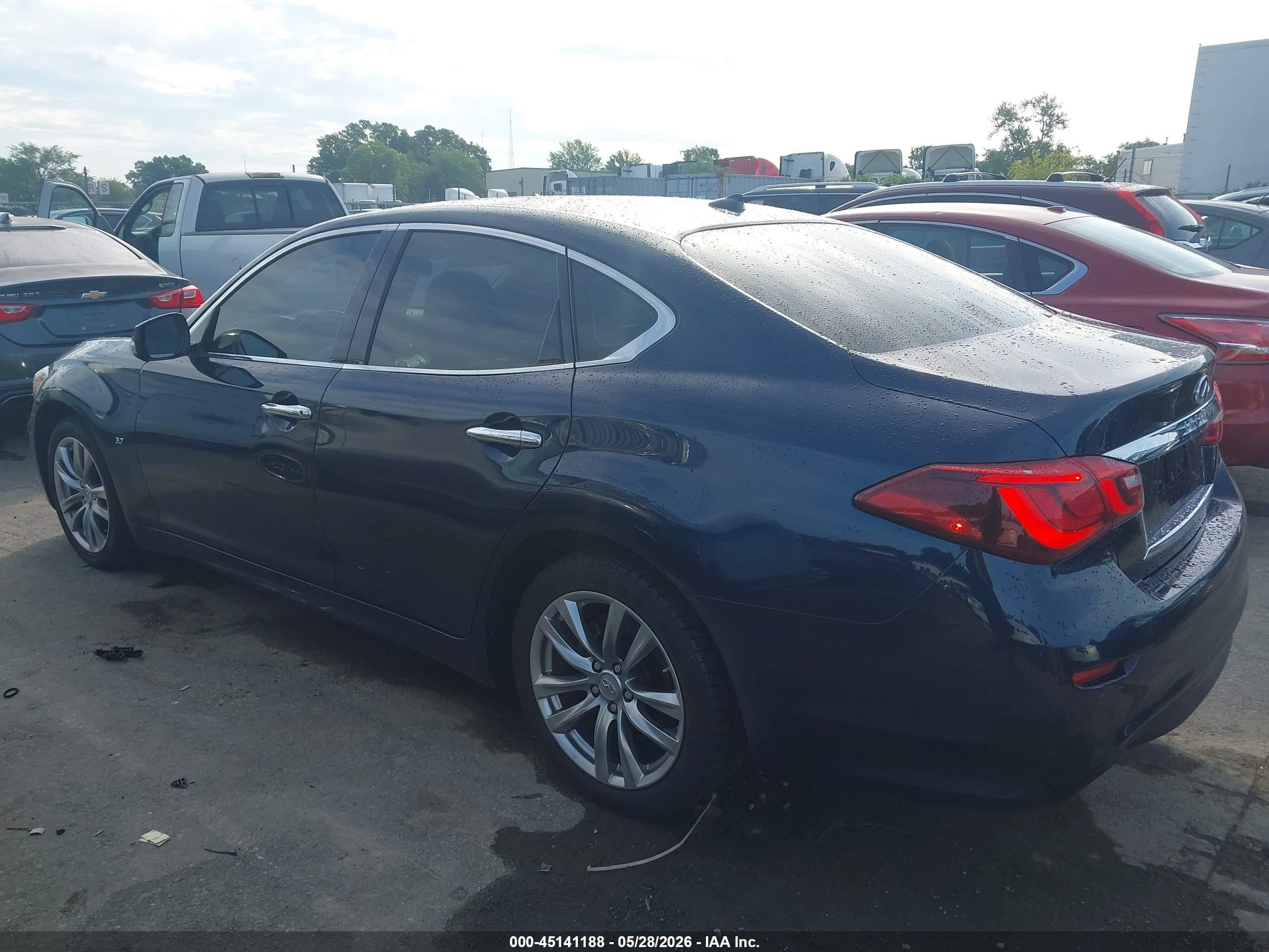 2018 Infiniti Q70 3.7 Luxe Blue vin: JN1BY1AP2JM181117