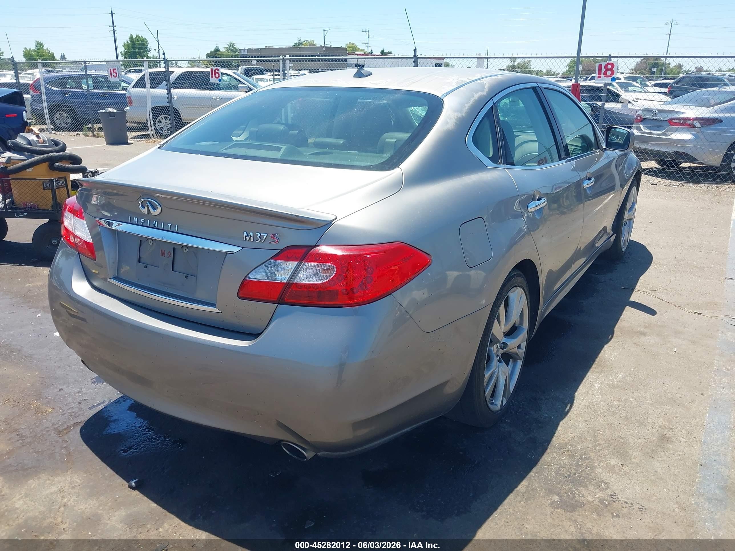 2011 Infiniti M37   Gray vin: JN1BY1AP4BM321959