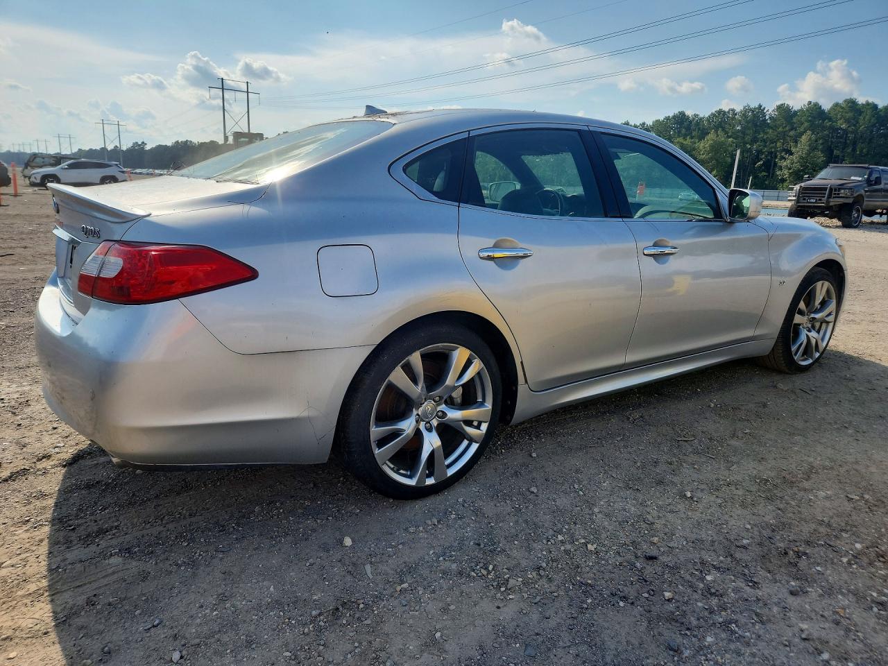 2014 Infiniti Q70 3.7 Silver vin: JN1BY1AP4EM260553