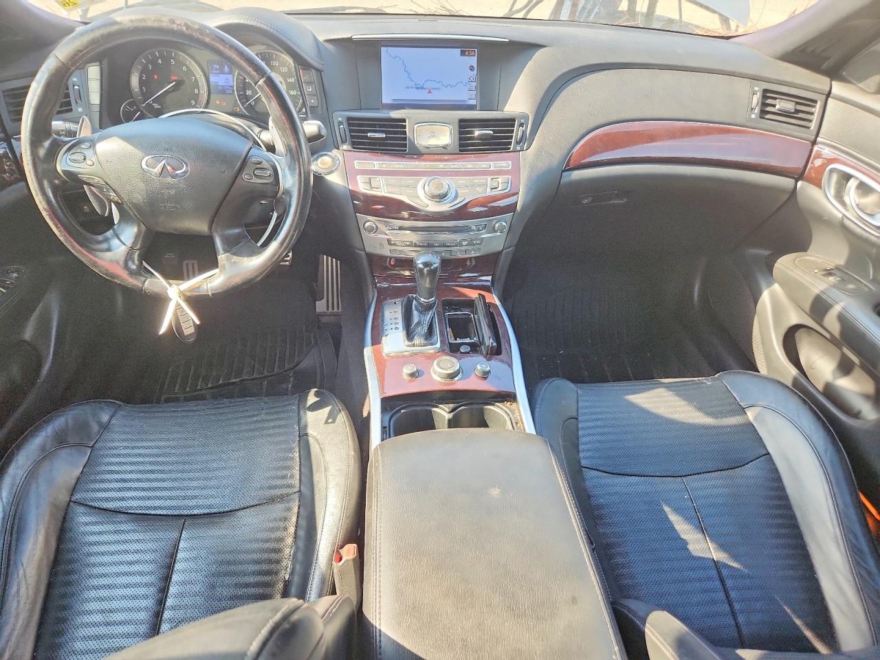 2014 Infiniti Q70 3.7 Silver vin: JN1BY1AP4EM260553