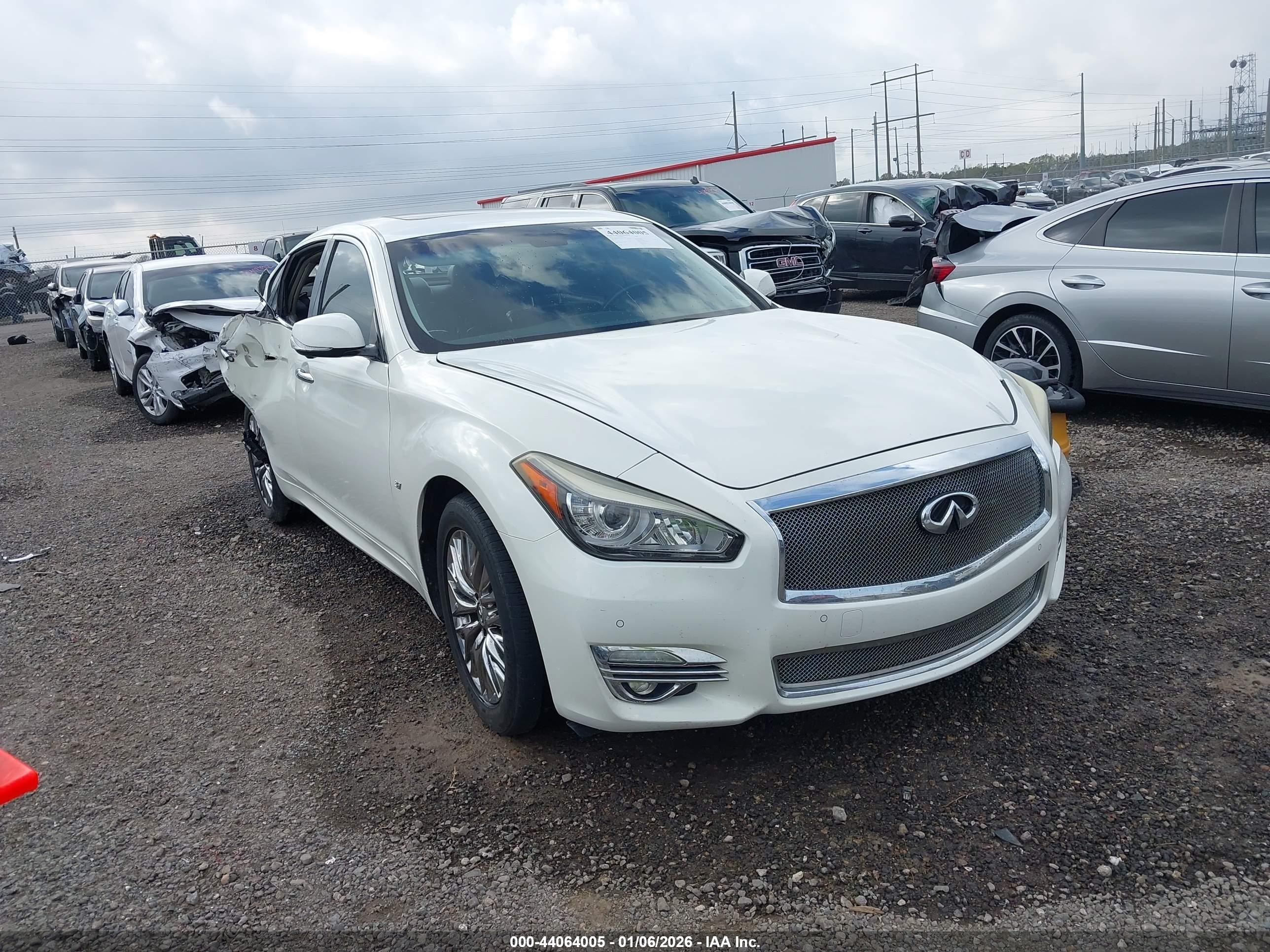 2015 Infiniti Q70 3.7 White vin: JN1BY1AP4FM541639