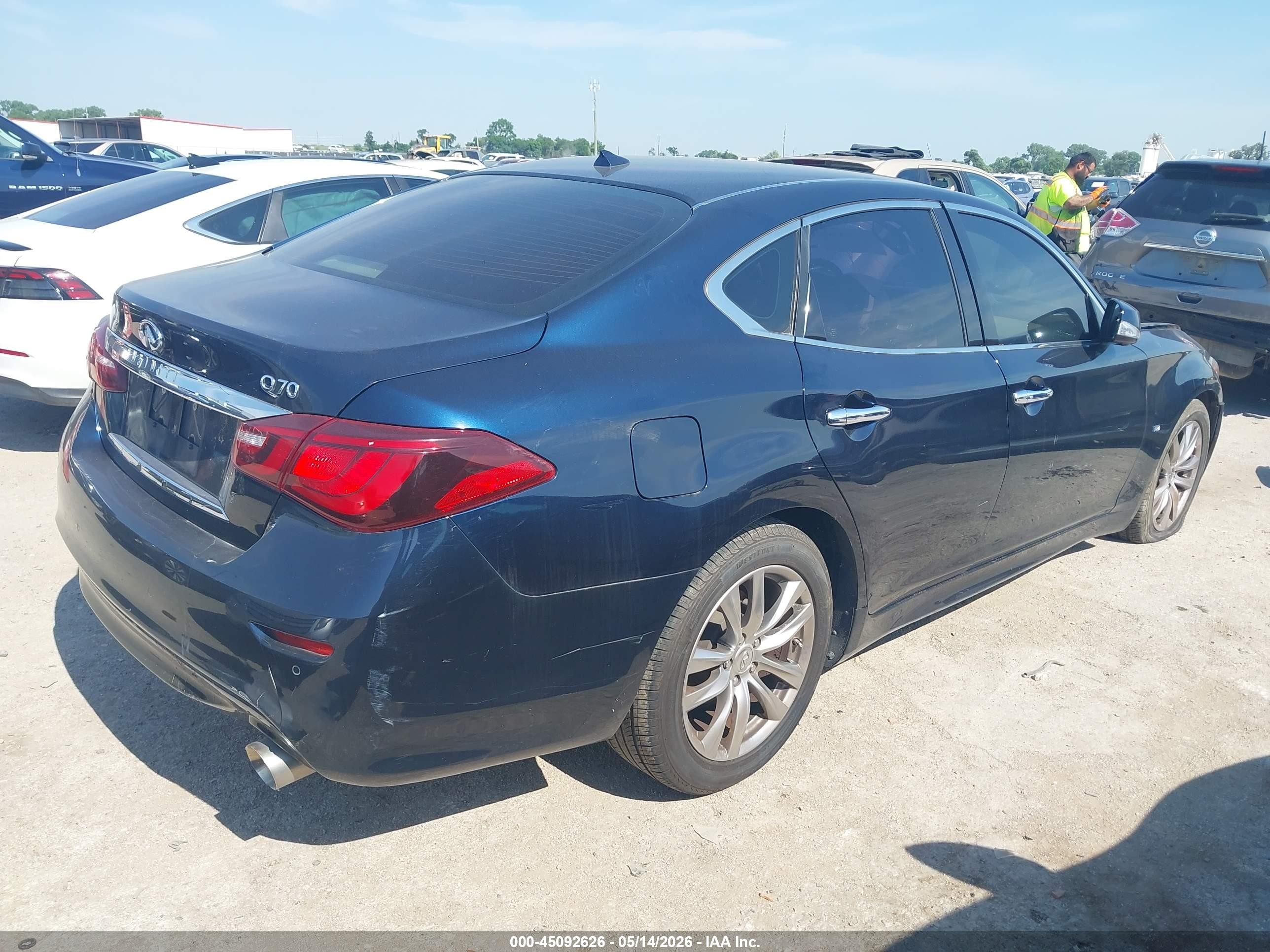 2018 Infiniti Q70 3.7 Luxe Blue vin: JN1BY1AP4JM180163
