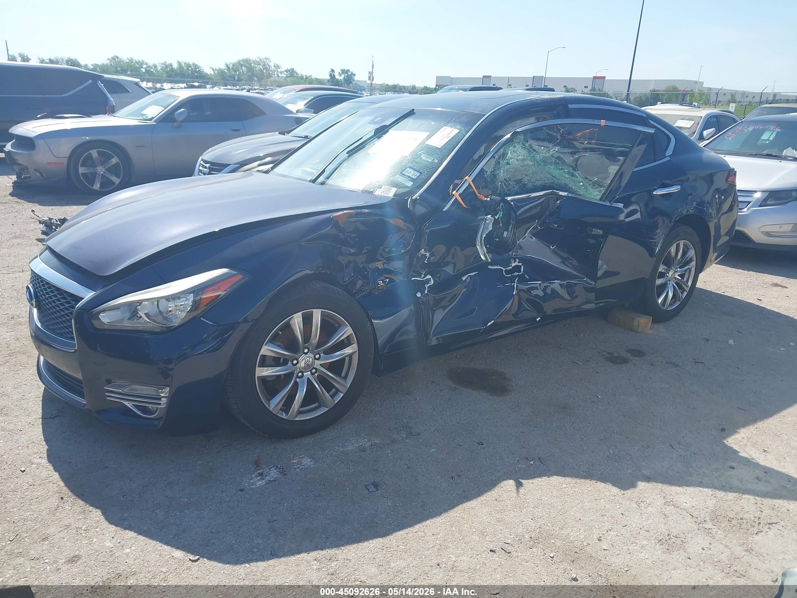 2018 Infiniti Q70 3.7 Luxe Blue vin: JN1BY1AP4JM180163