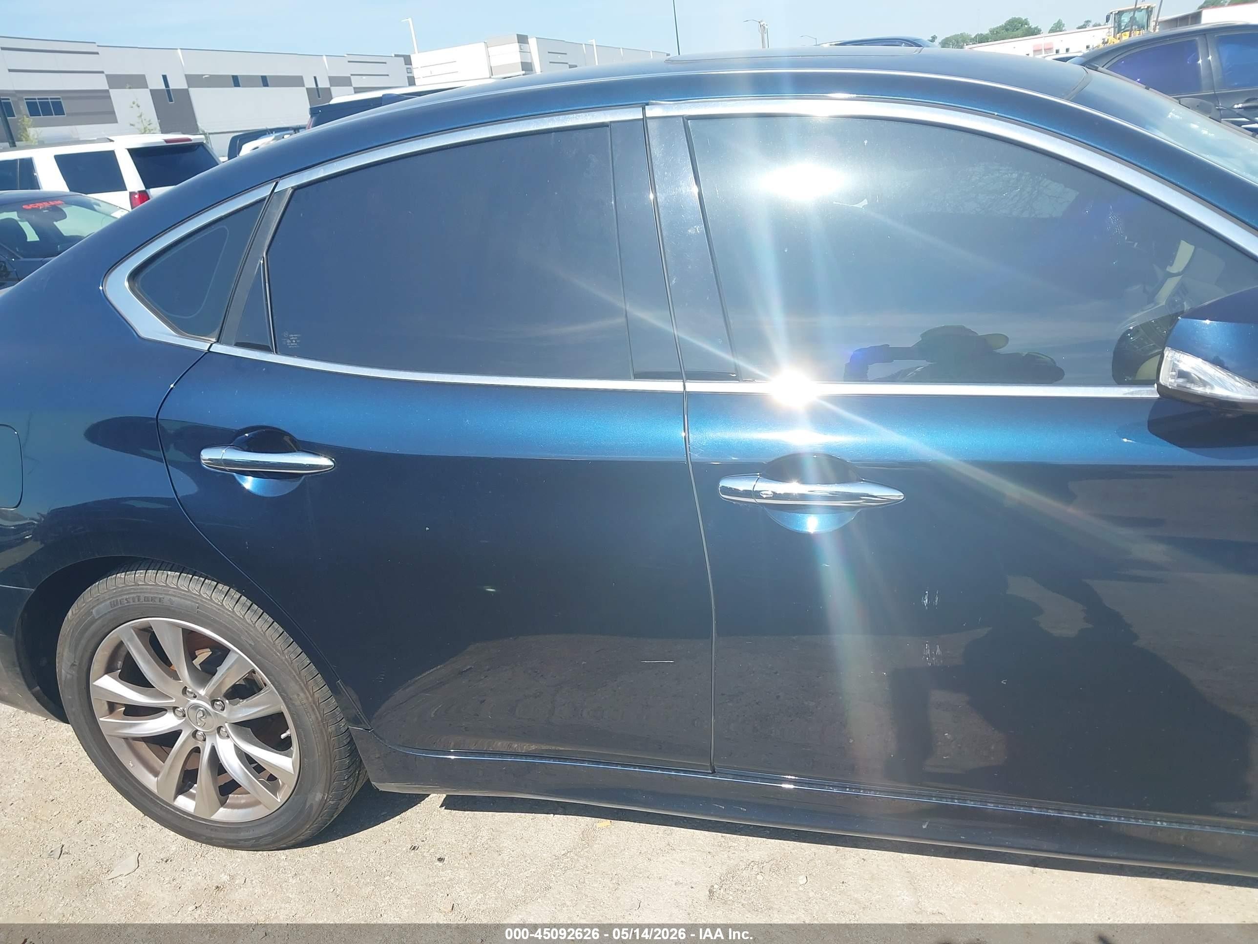 2018 Infiniti Q70 3.7 Luxe Blue vin: JN1BY1AP4JM180163