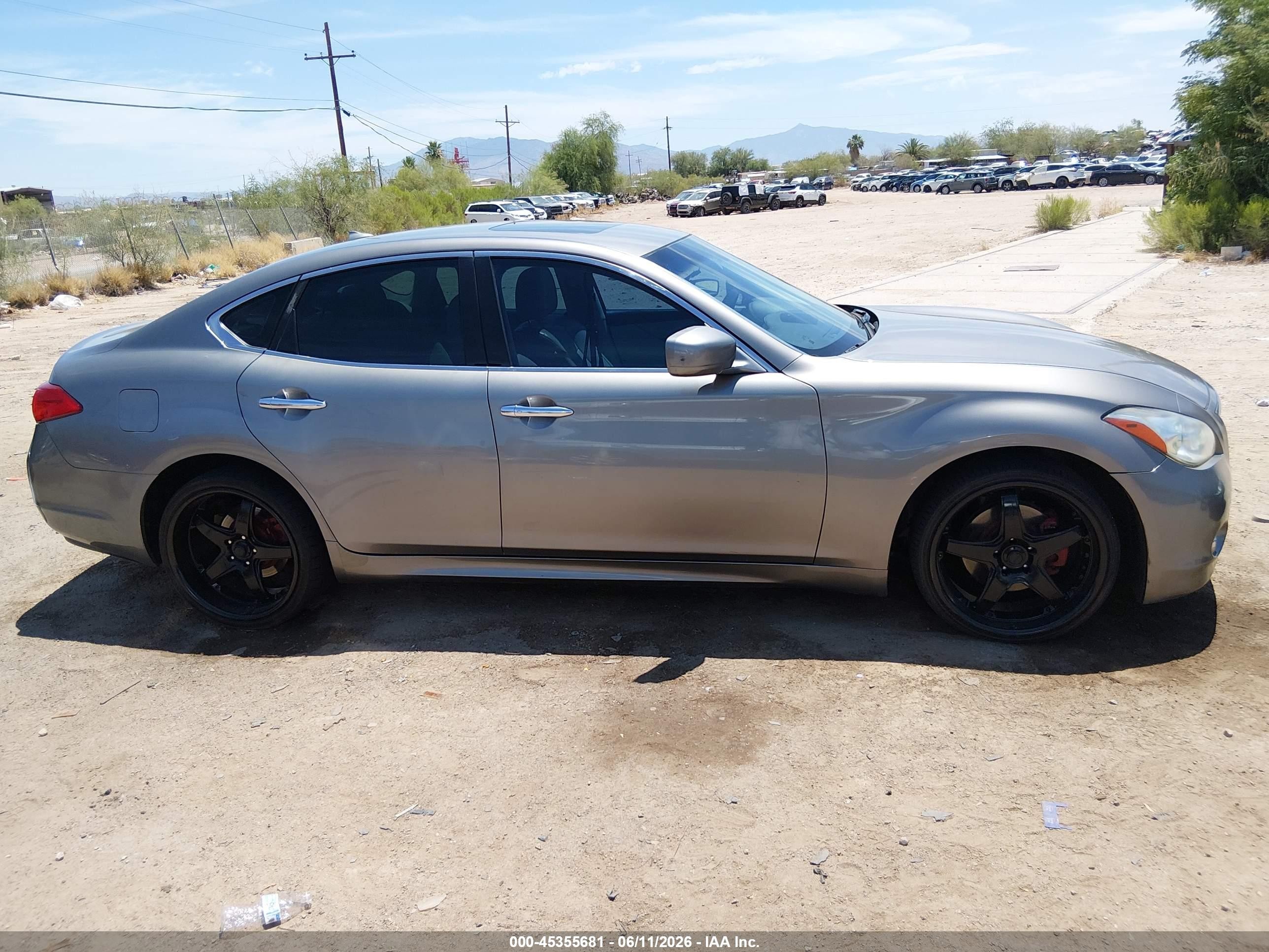 2011 Infiniti M37 Silver vin: JN1BY1AP5BM325812