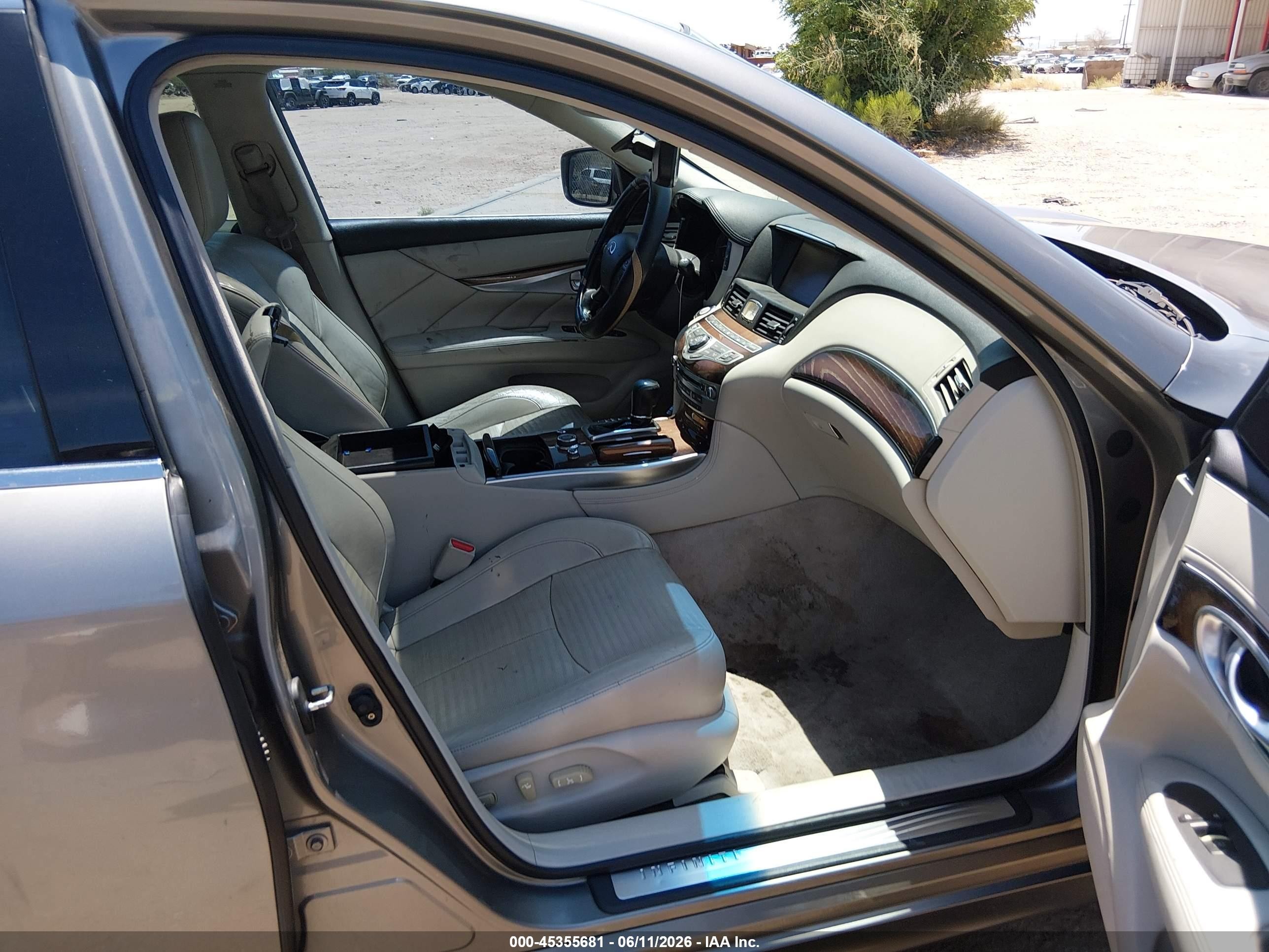 2011 Infiniti M37 Silver vin: JN1BY1AP5BM325812